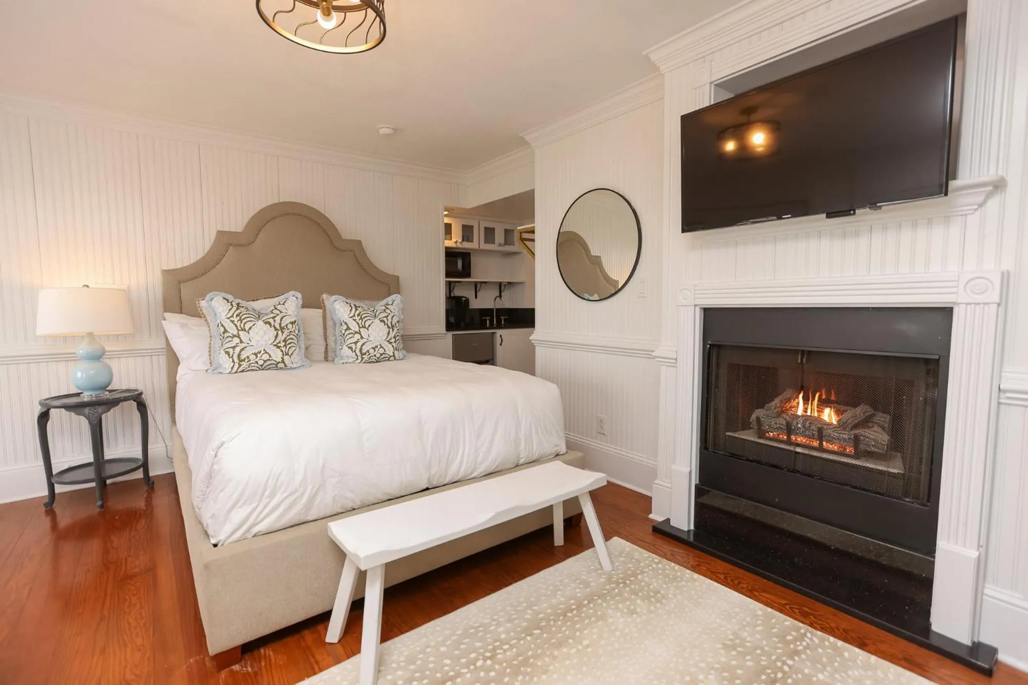 The Burrus House Inn Waterfront Suites