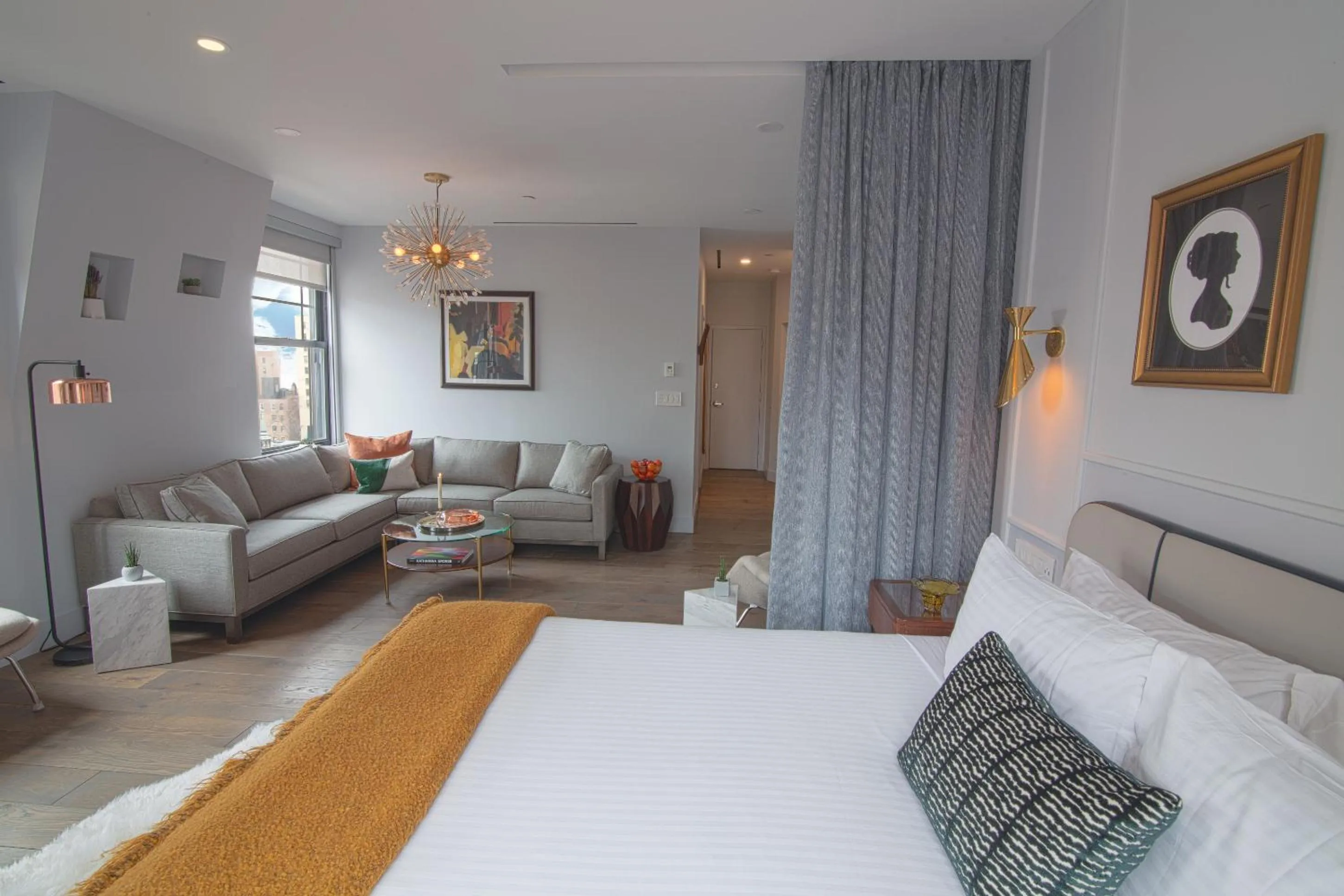 Living room, Bed in Hotel Belleclaire Central Park