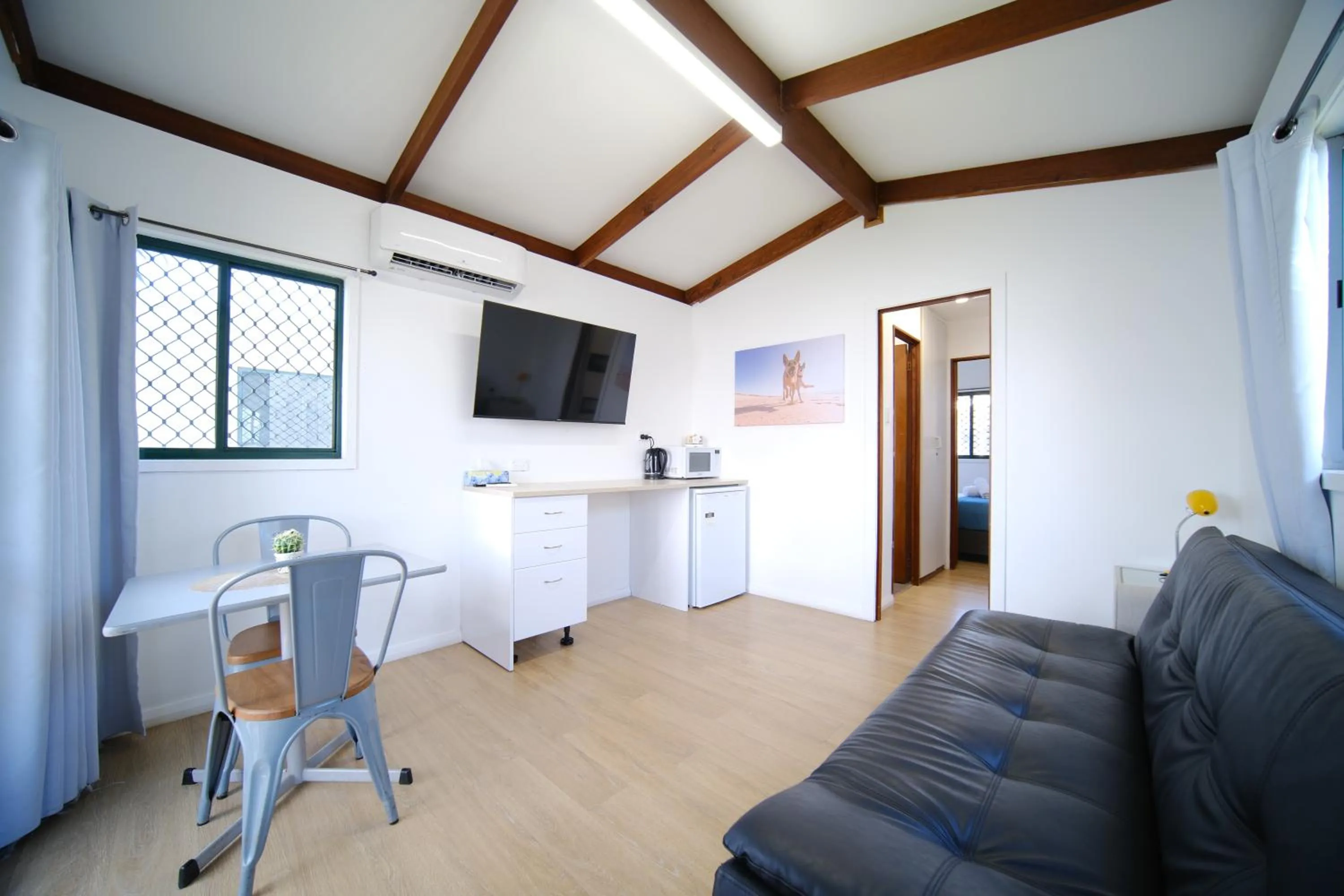 TV and multimedia in Lakeside Inn Wollongong