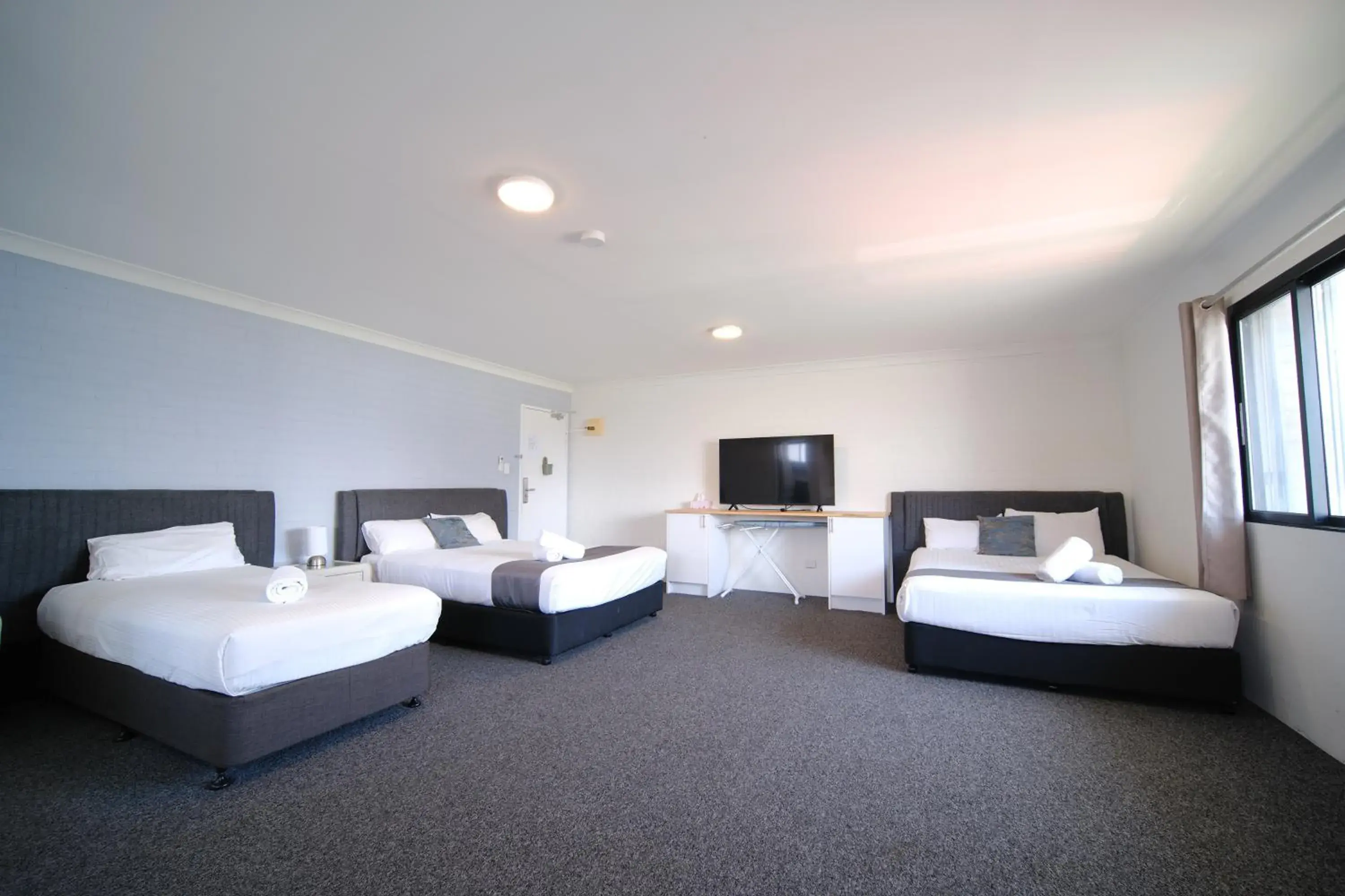 Lakeside Family Room in Lakeside Inn Wollongong Lakeside Family Room in Lakeside Inn Wollongong