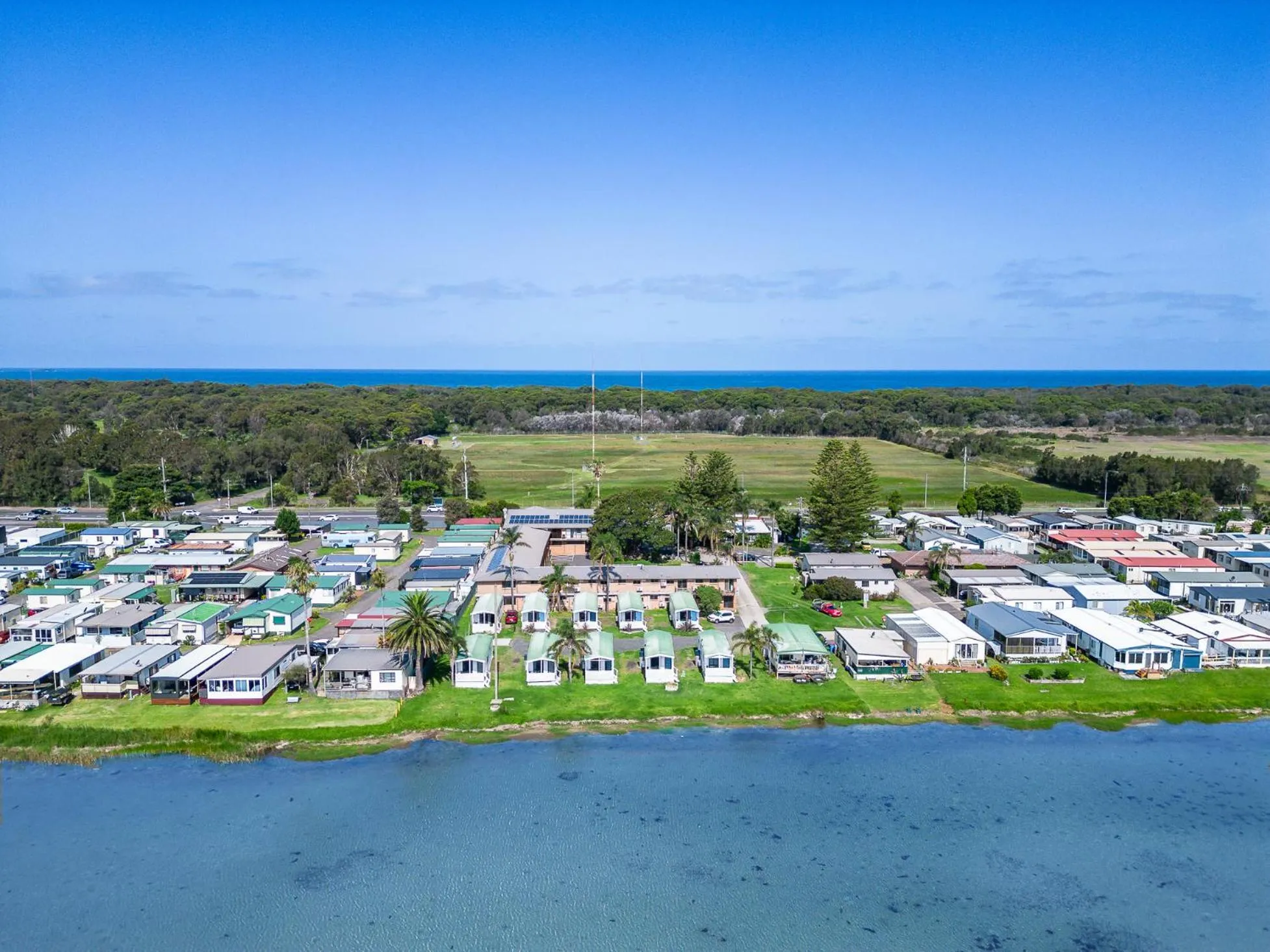 Natural landscape in Lakeside Inn Wollongong