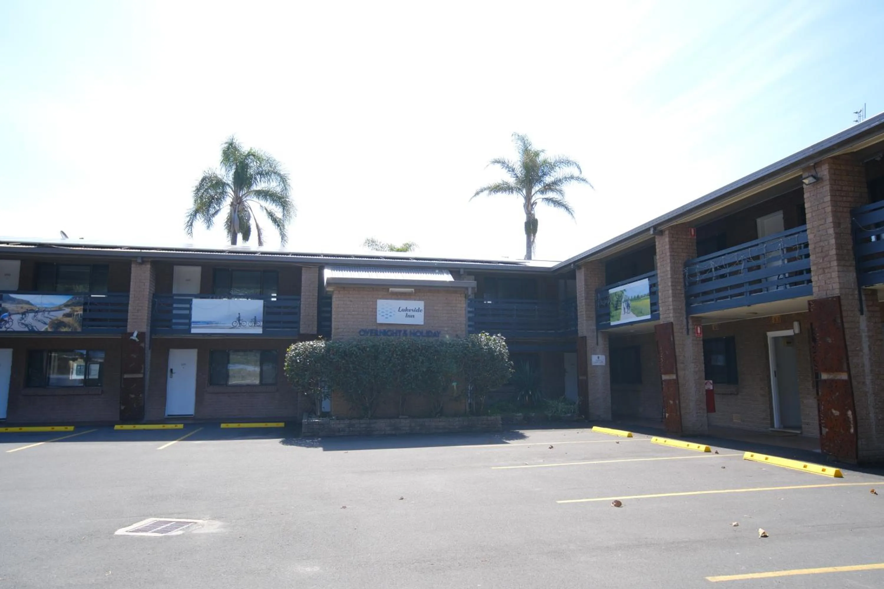 Property building in Lakeside Inn Wollongong