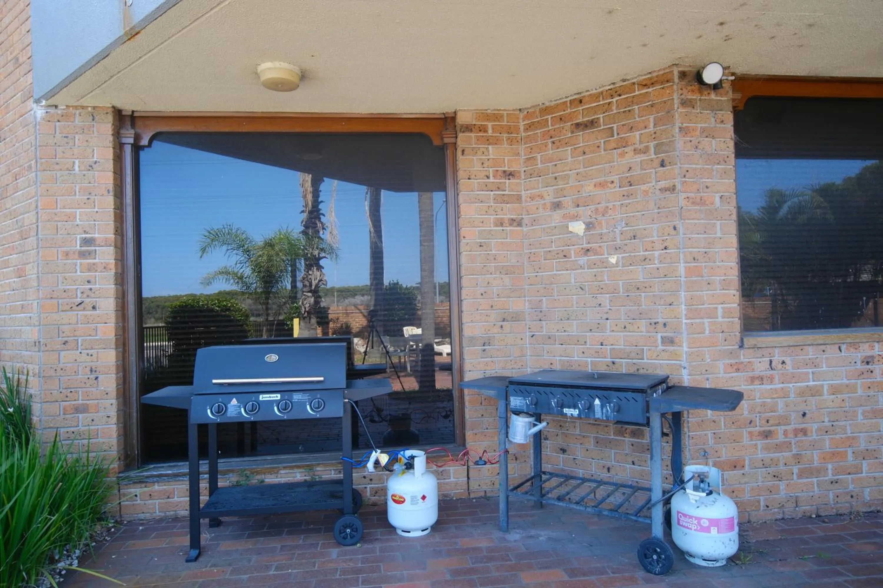 BBQ facilities in Lakeside Inn Wollongong