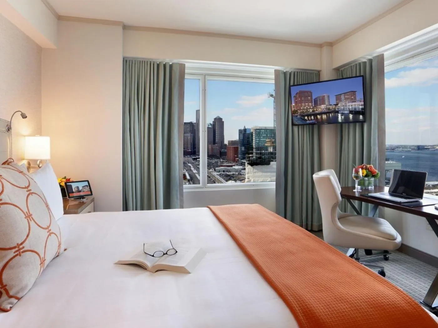Photo of the whole room, Bed in Seaport Hotel® Boston