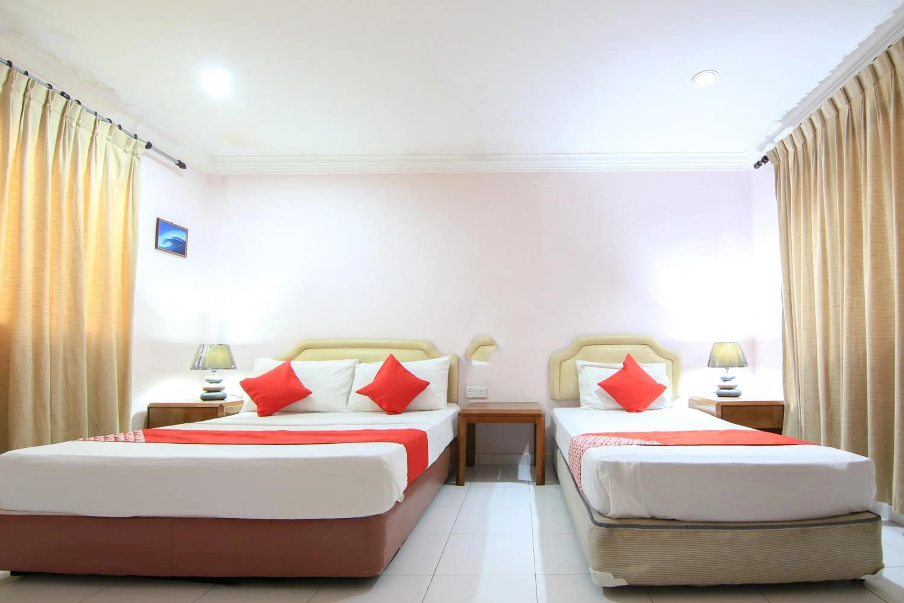 Bedroom, Bed in Hotel O Ombak Inn Chalet