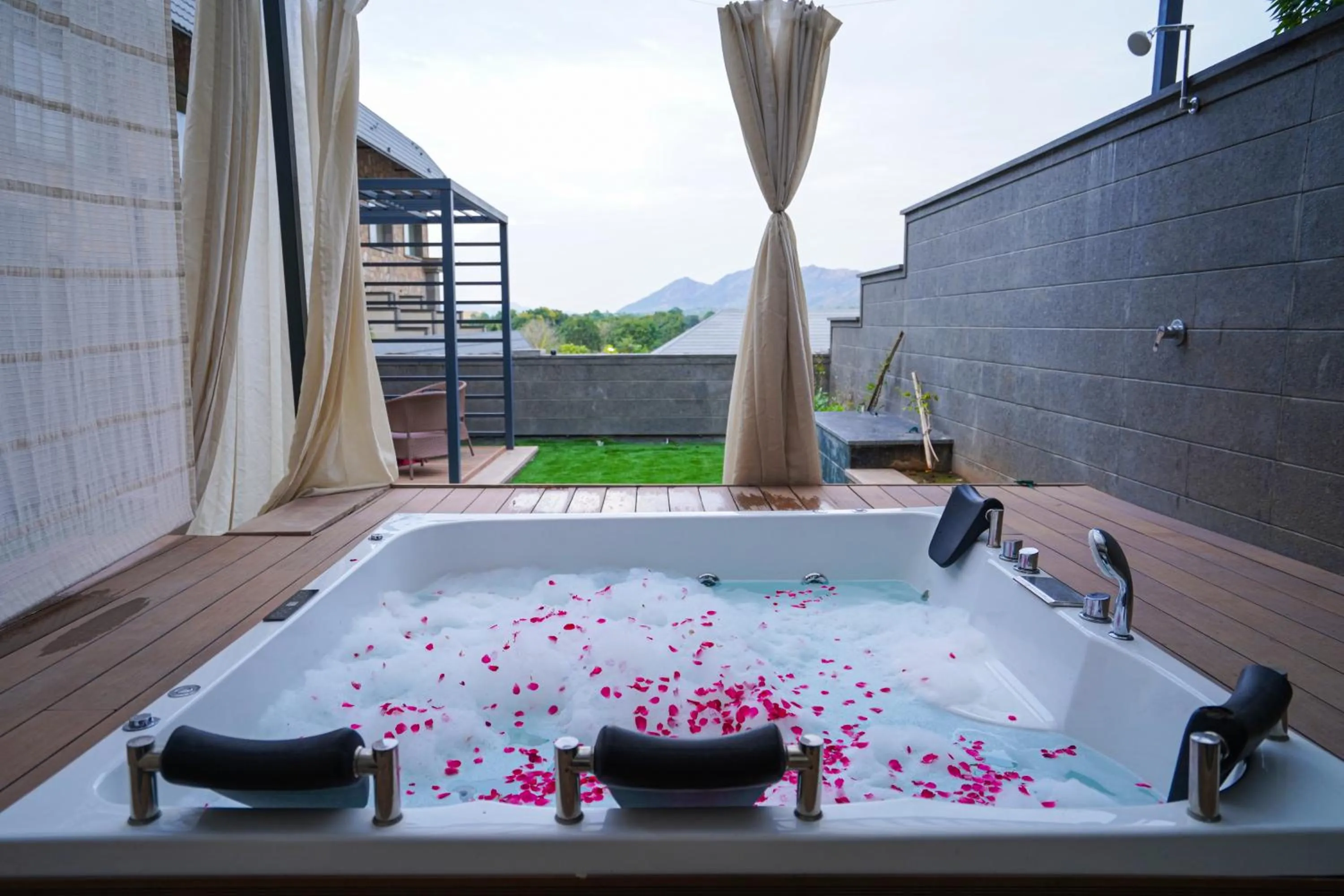 Hot Tub in Pushkara Resort and Spa, Pushkar