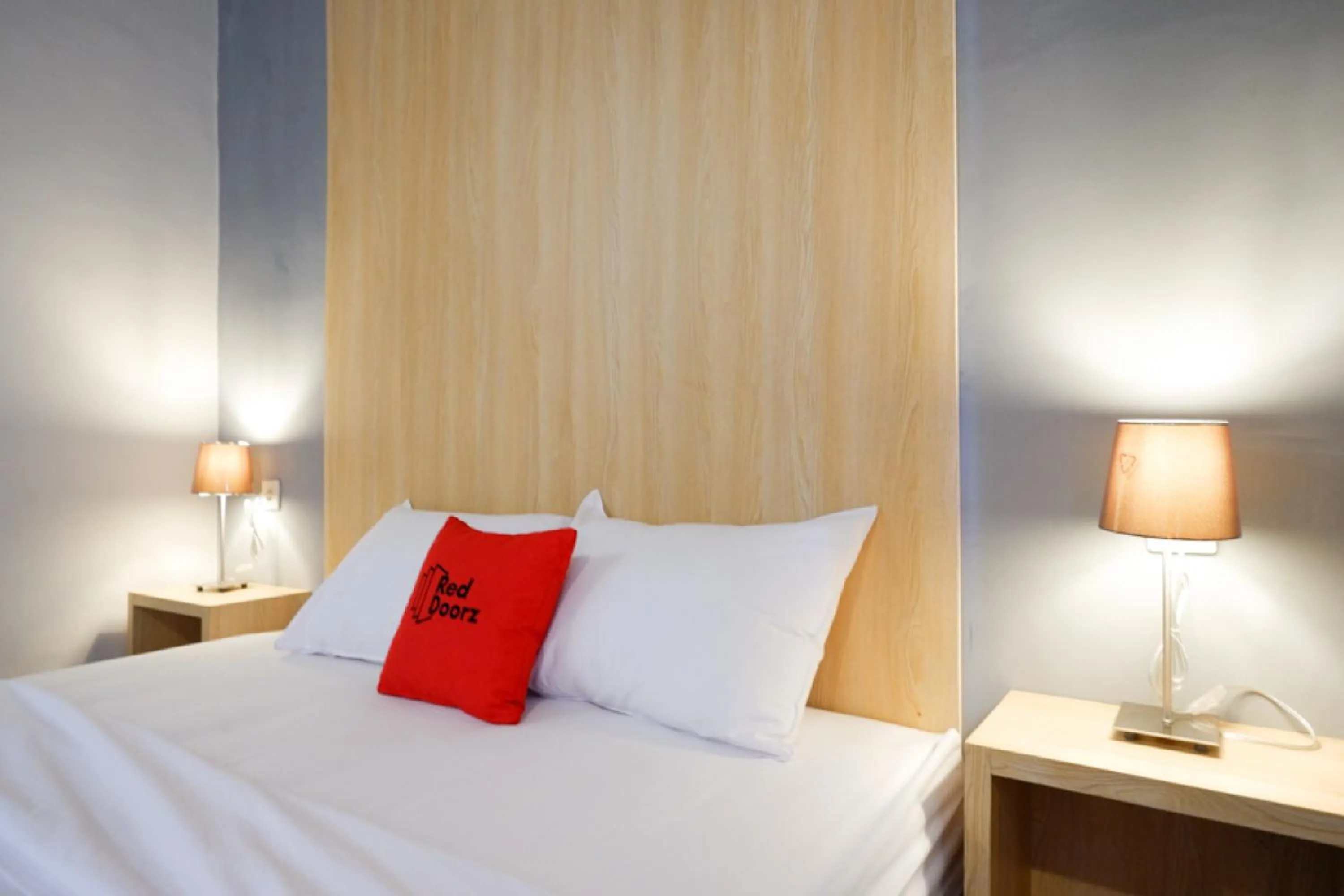 Bedroom, Bed in RedDoorz Syariah near Alun Alun Tegal