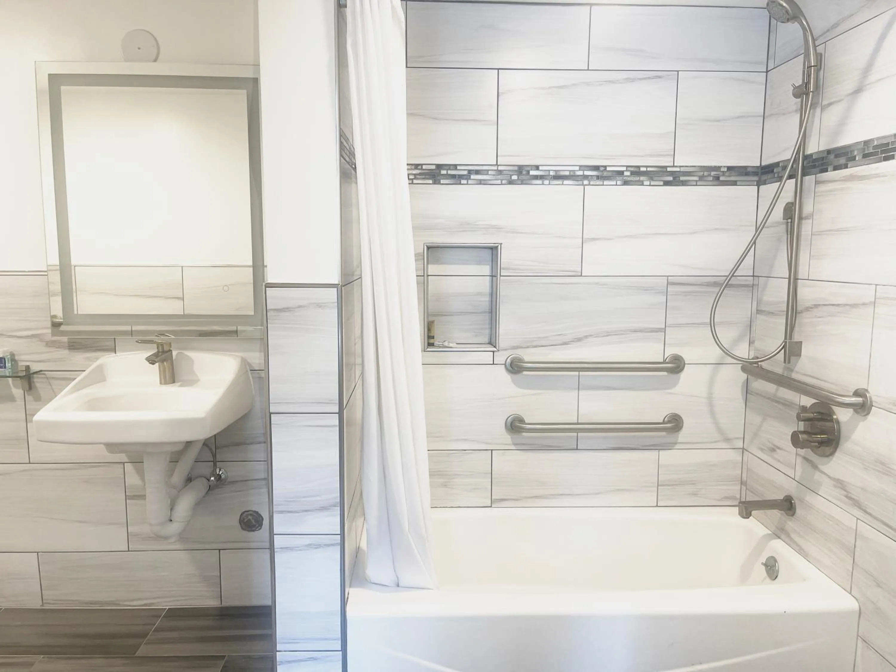 Shower in Rodeway Inn San Francisco City Center