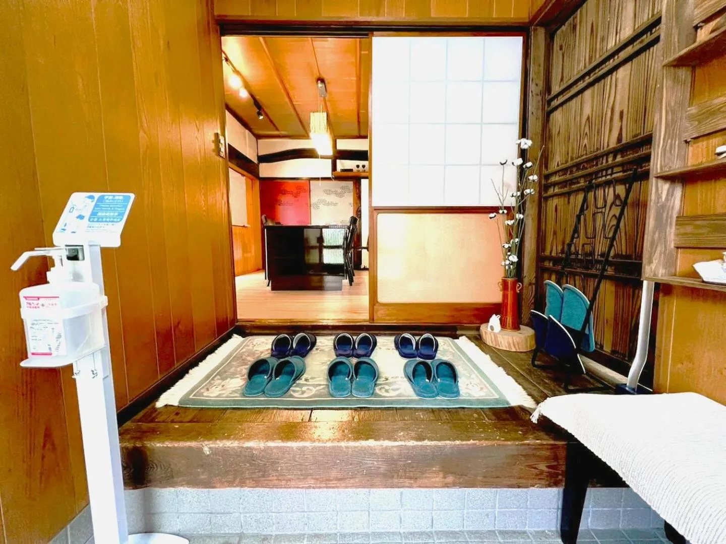 Facade/entrance, Bed in SUMITSUGU HOUSE Grandpa