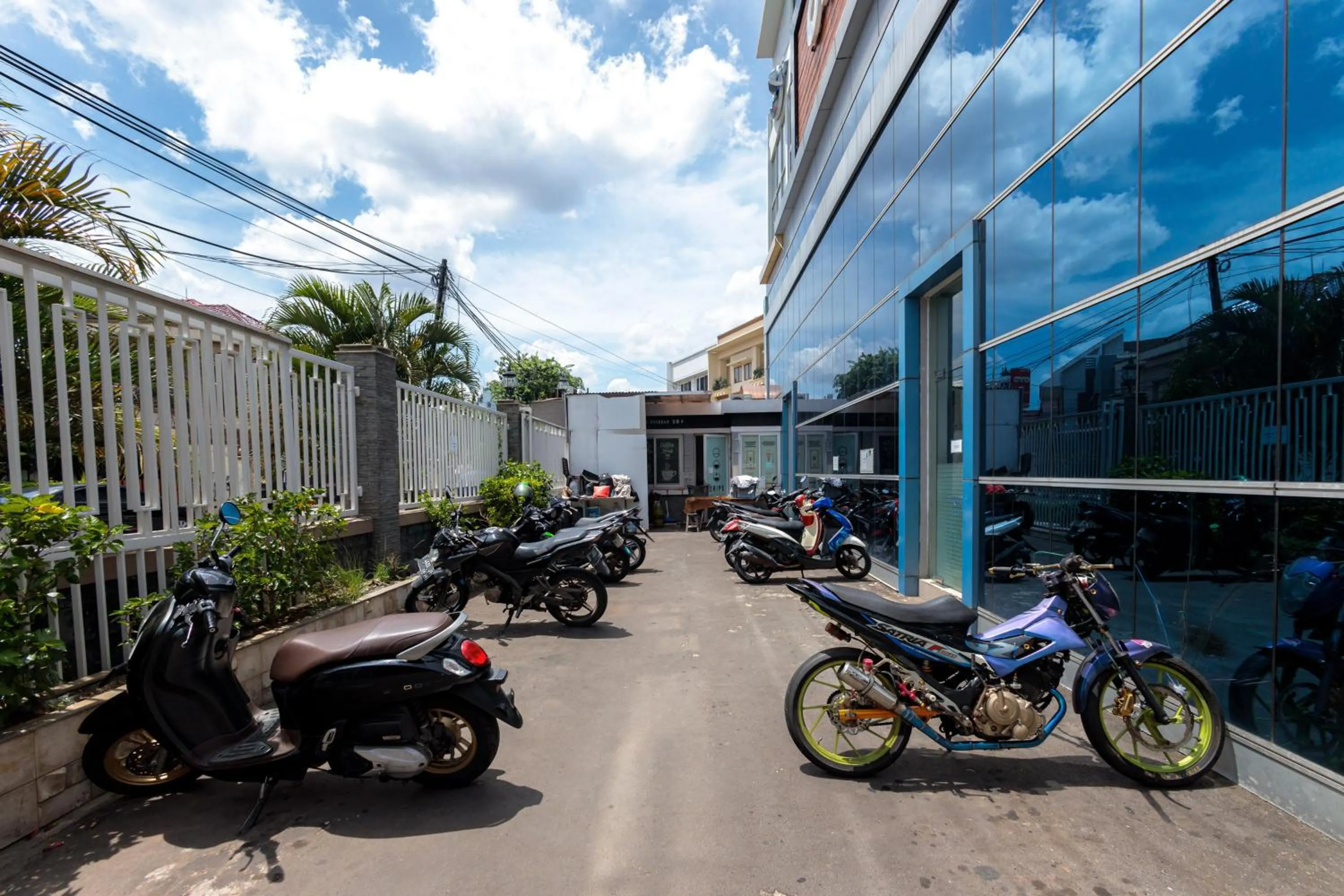 Parking, Other Activities in Super OYO 1524 D' Paseban