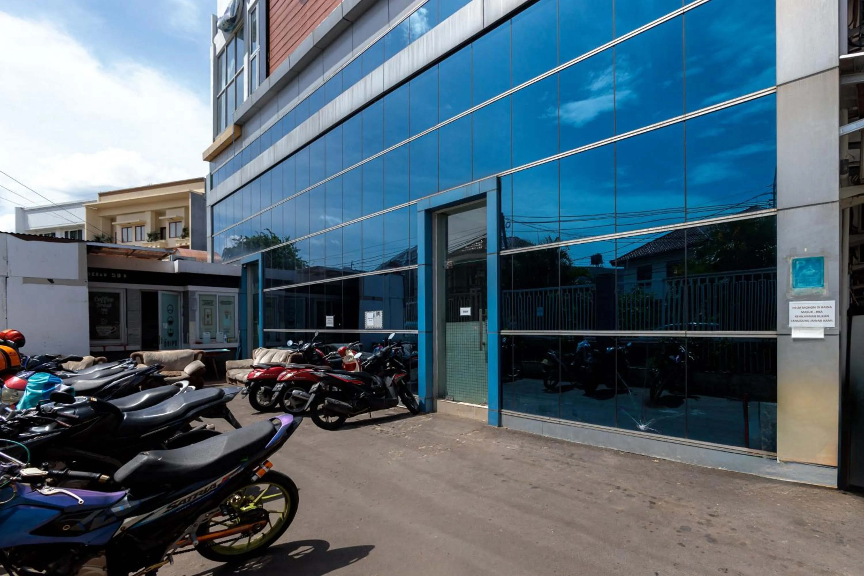 Parking in Super OYO 1524 D' Paseban