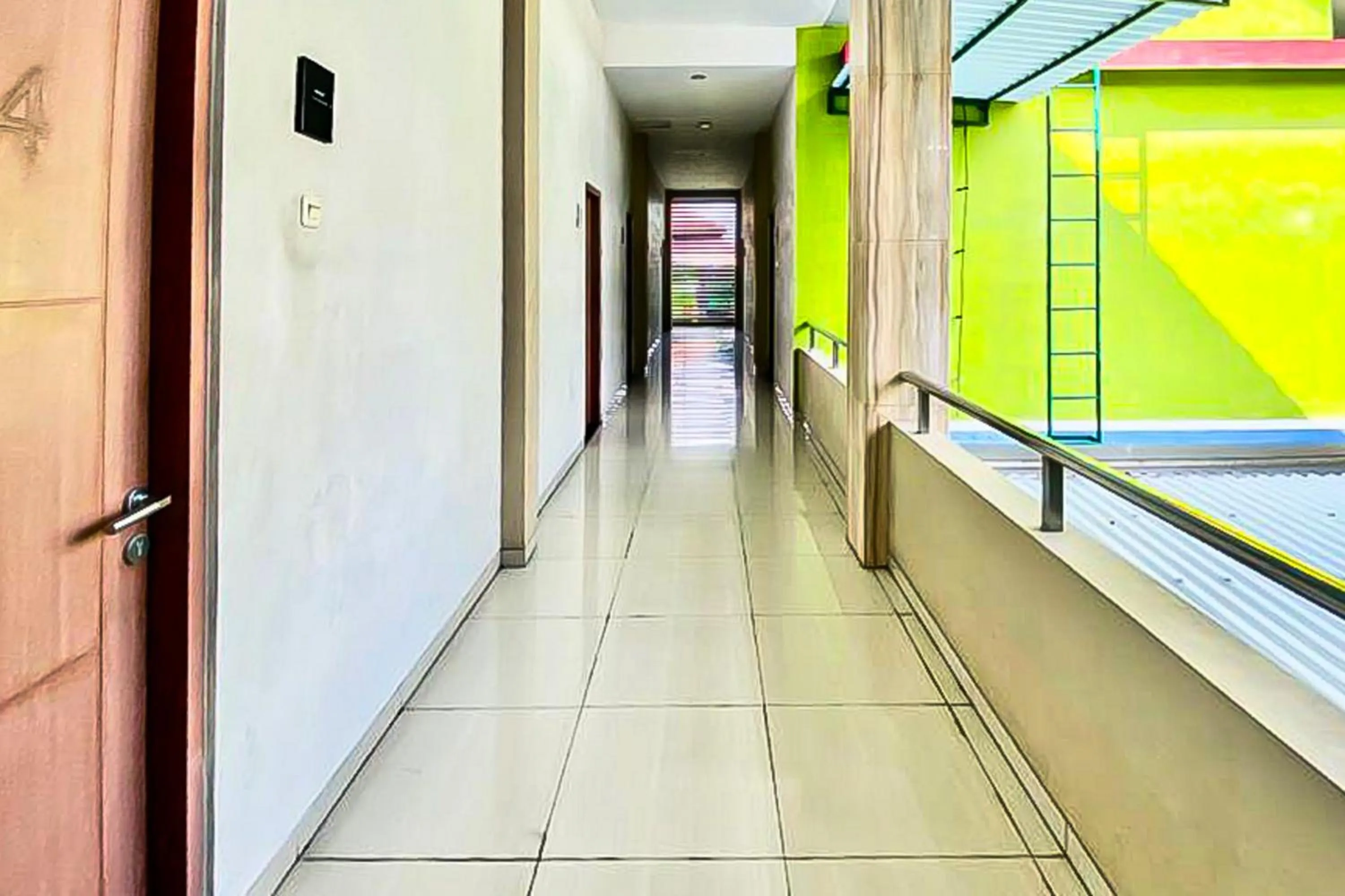 Property building in Mawar Indah Hotel near Stasiun Balapan Solo Mitra RedDoorz