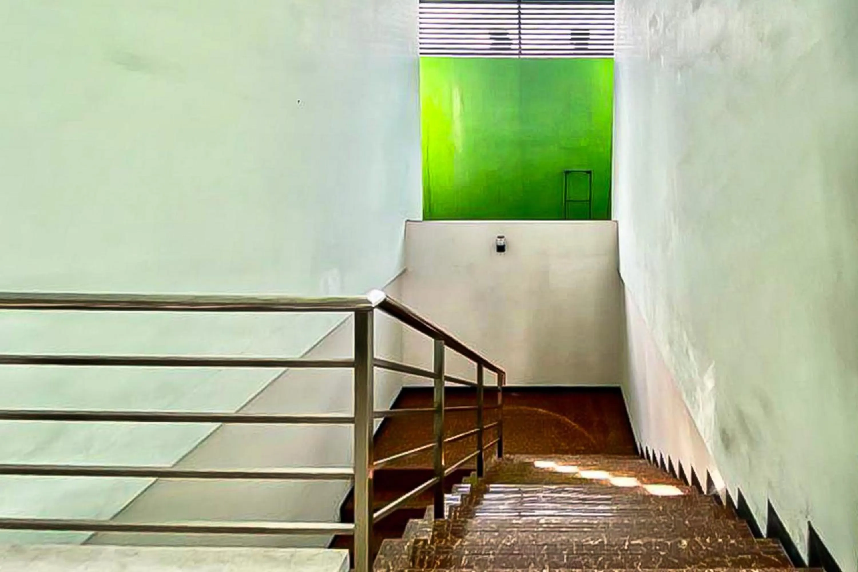 Property building in Mawar Indah Hotel near Stasiun Balapan Solo Mitra RedDoorz