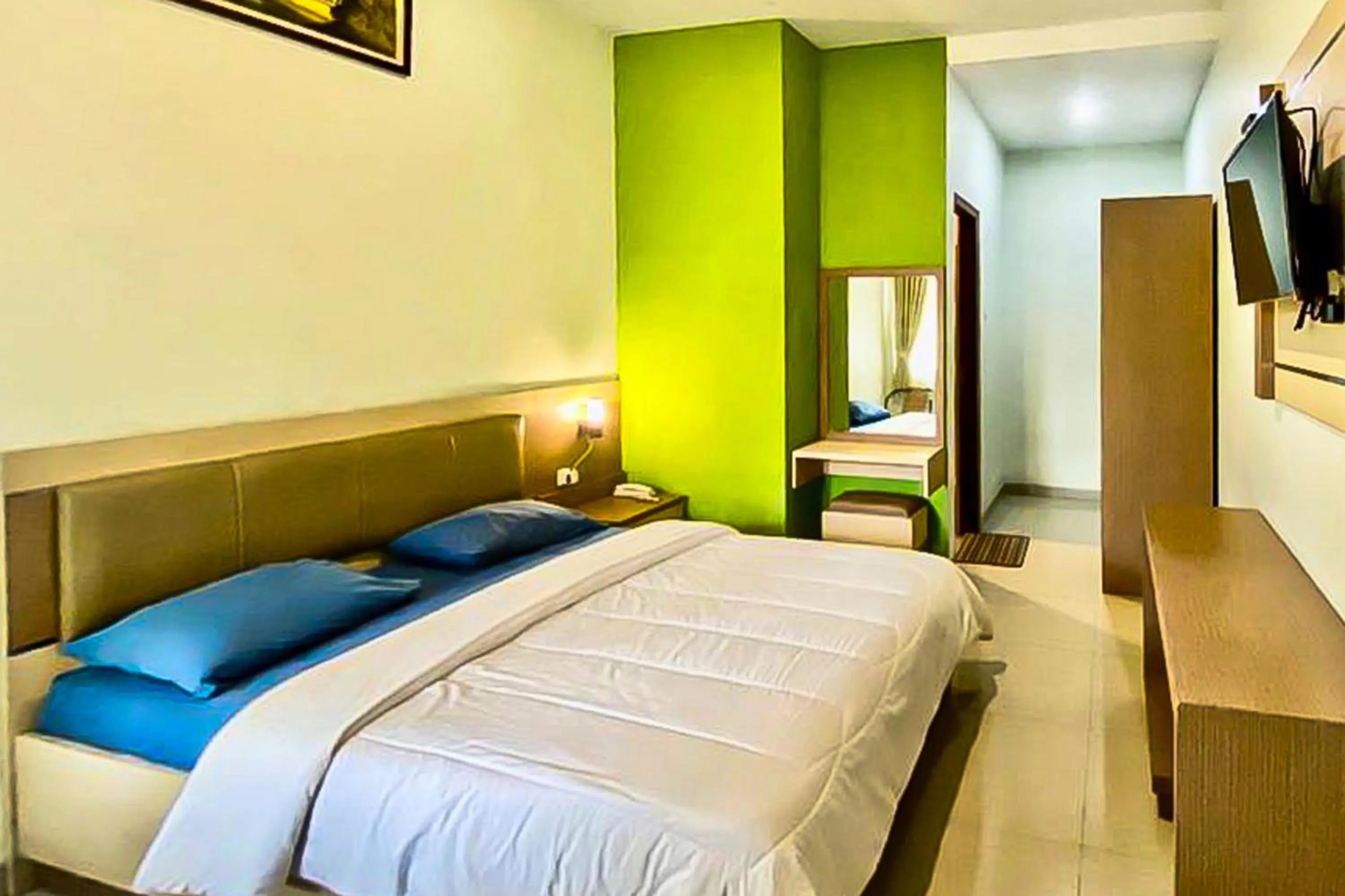 Mawar Indah Hotel near Stasiun Balapan Solo Mitra RedDoorz