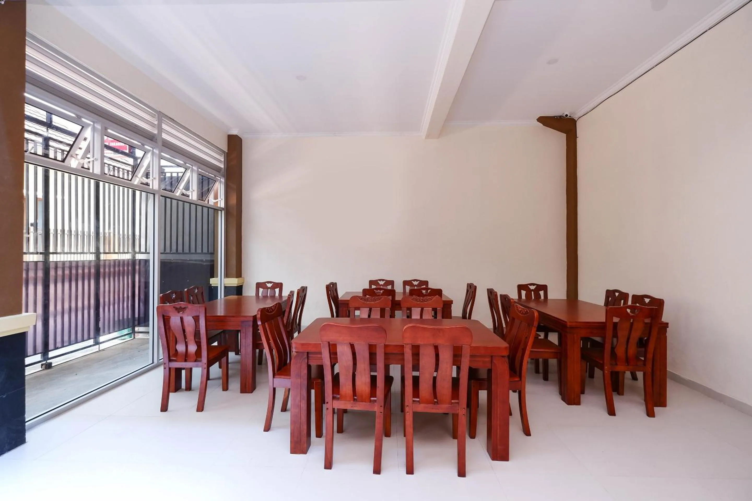 Restaurant/places to eat in Super OYO 1506 Shabrina 2 Syariah