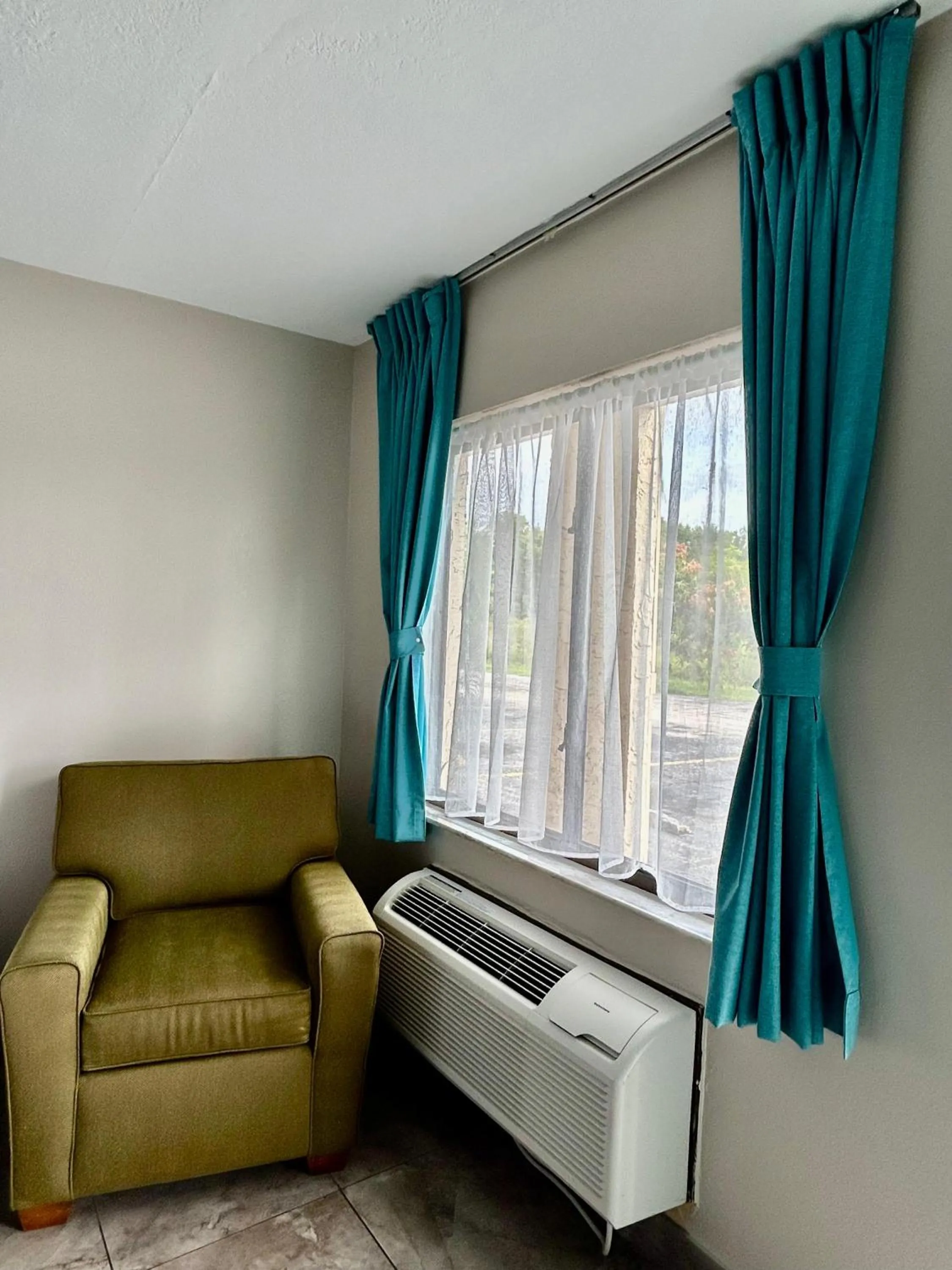 Shining Light Inn & Suites