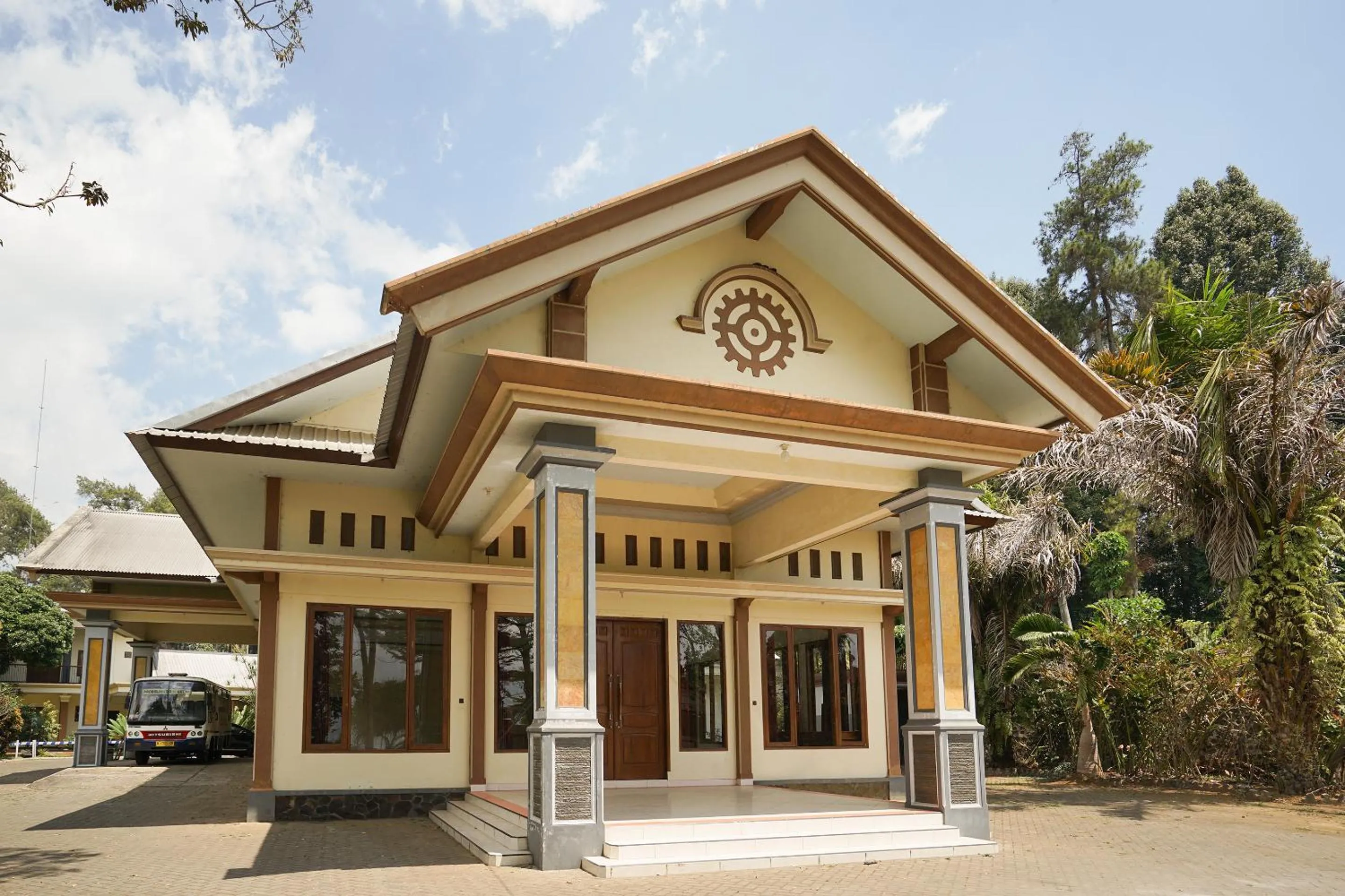 Facade/entrance in Hotel Bumi Bermi Permai near Bermi Eco Park Mitra RedDoorz