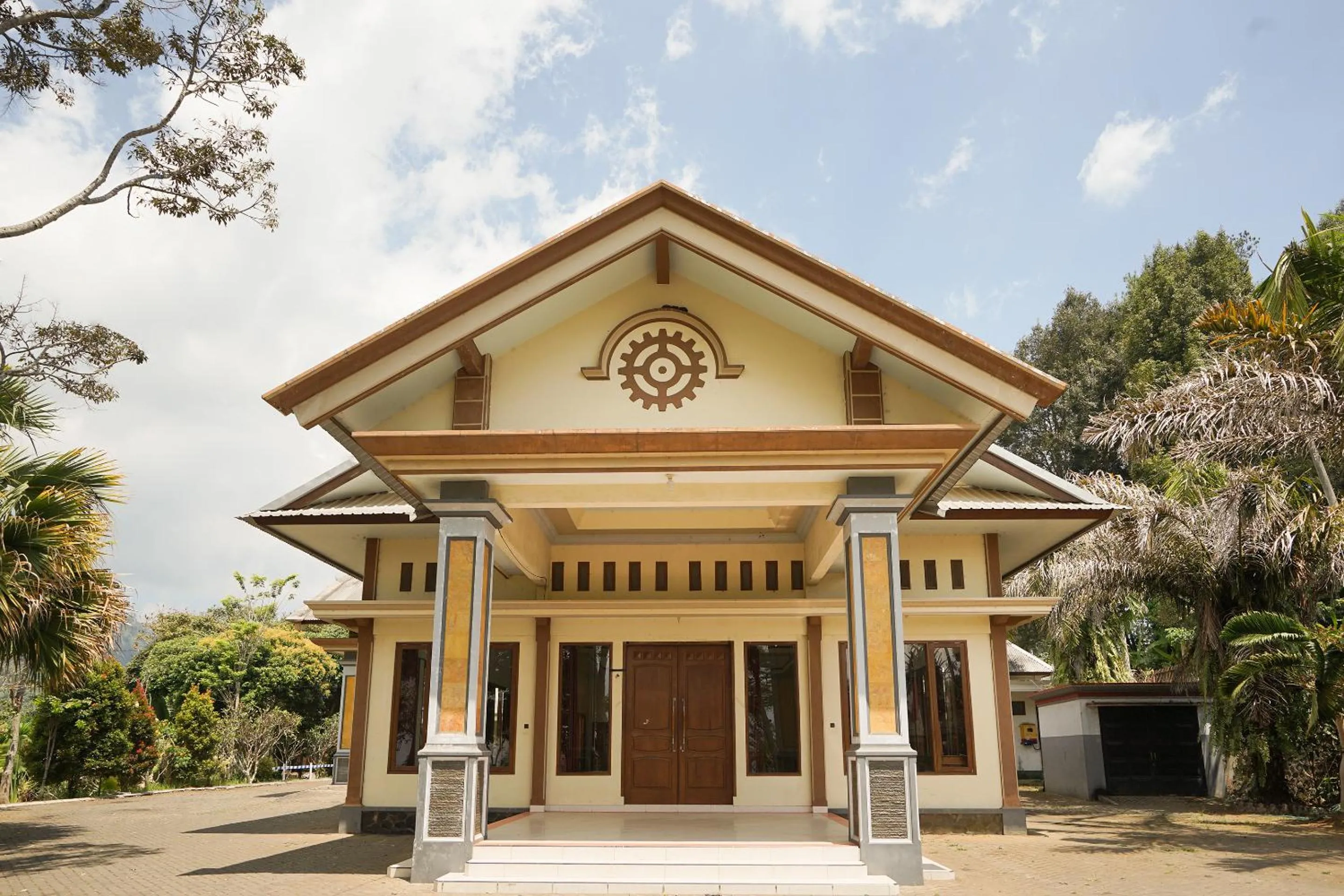 Property building in Hotel Bumi Bermi Permai near Bermi Eco Park Mitra RedDoorz
