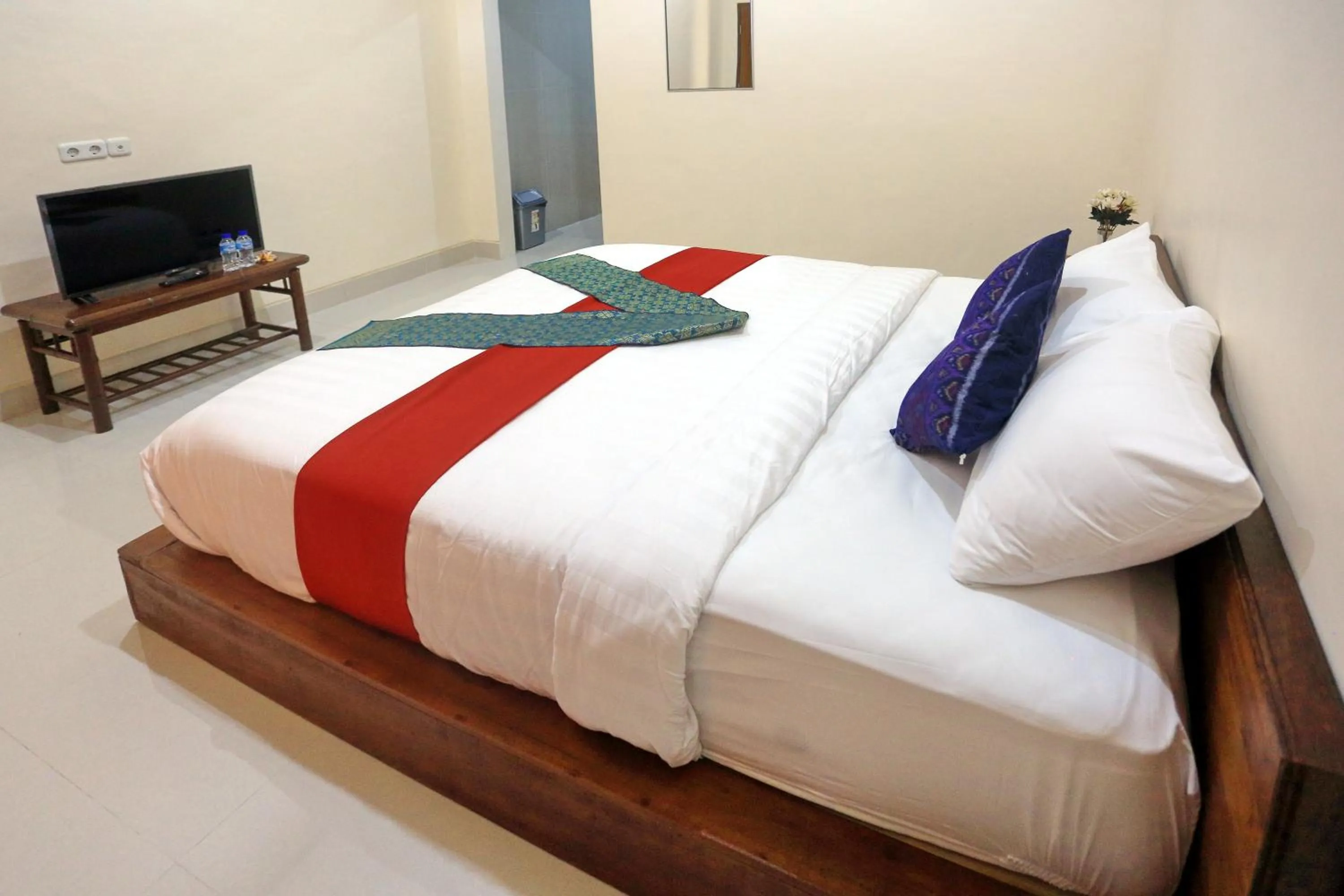 Photo of the whole room, Bed in Manda Homestay