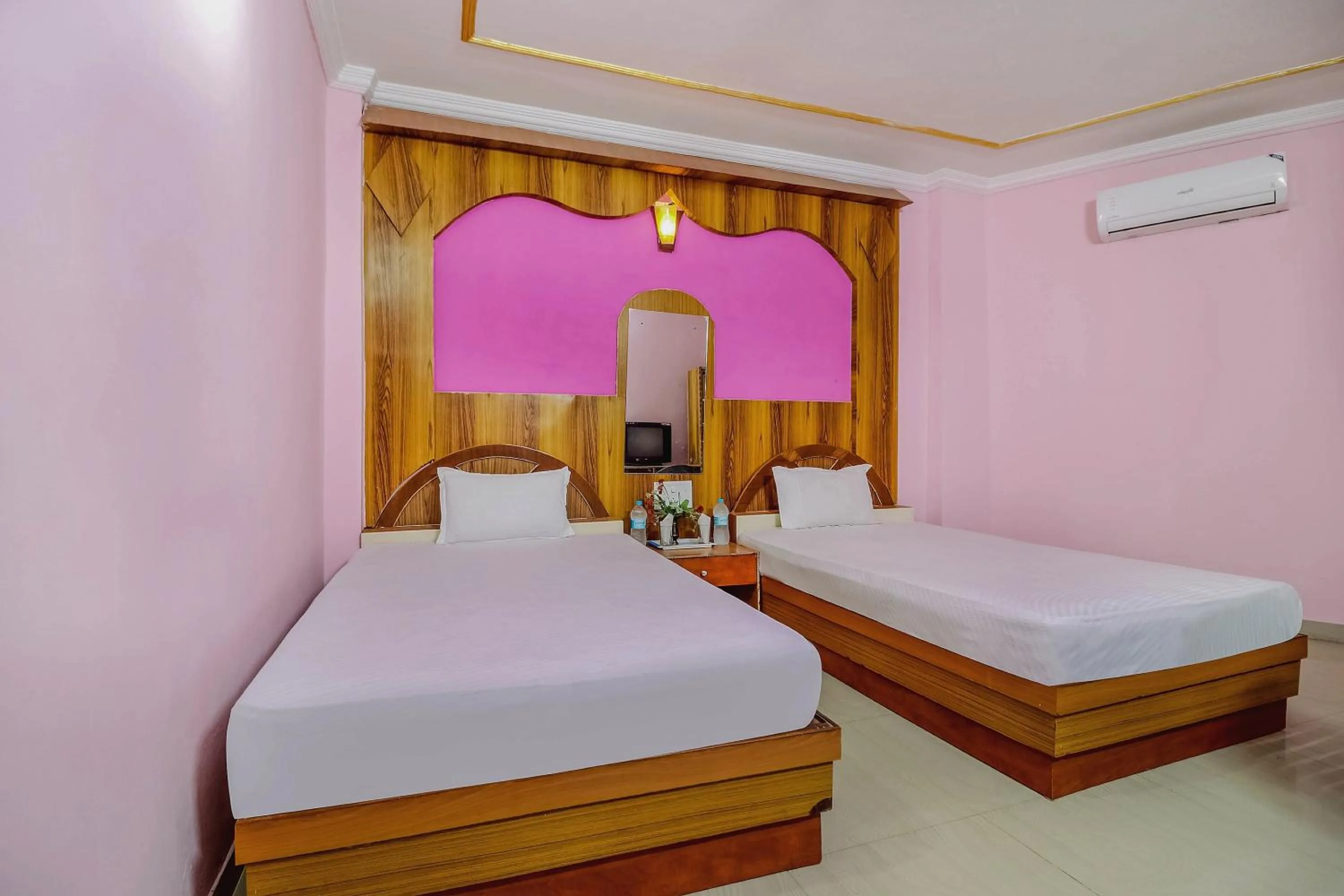 Bedroom, Bed in Hotel O C K International