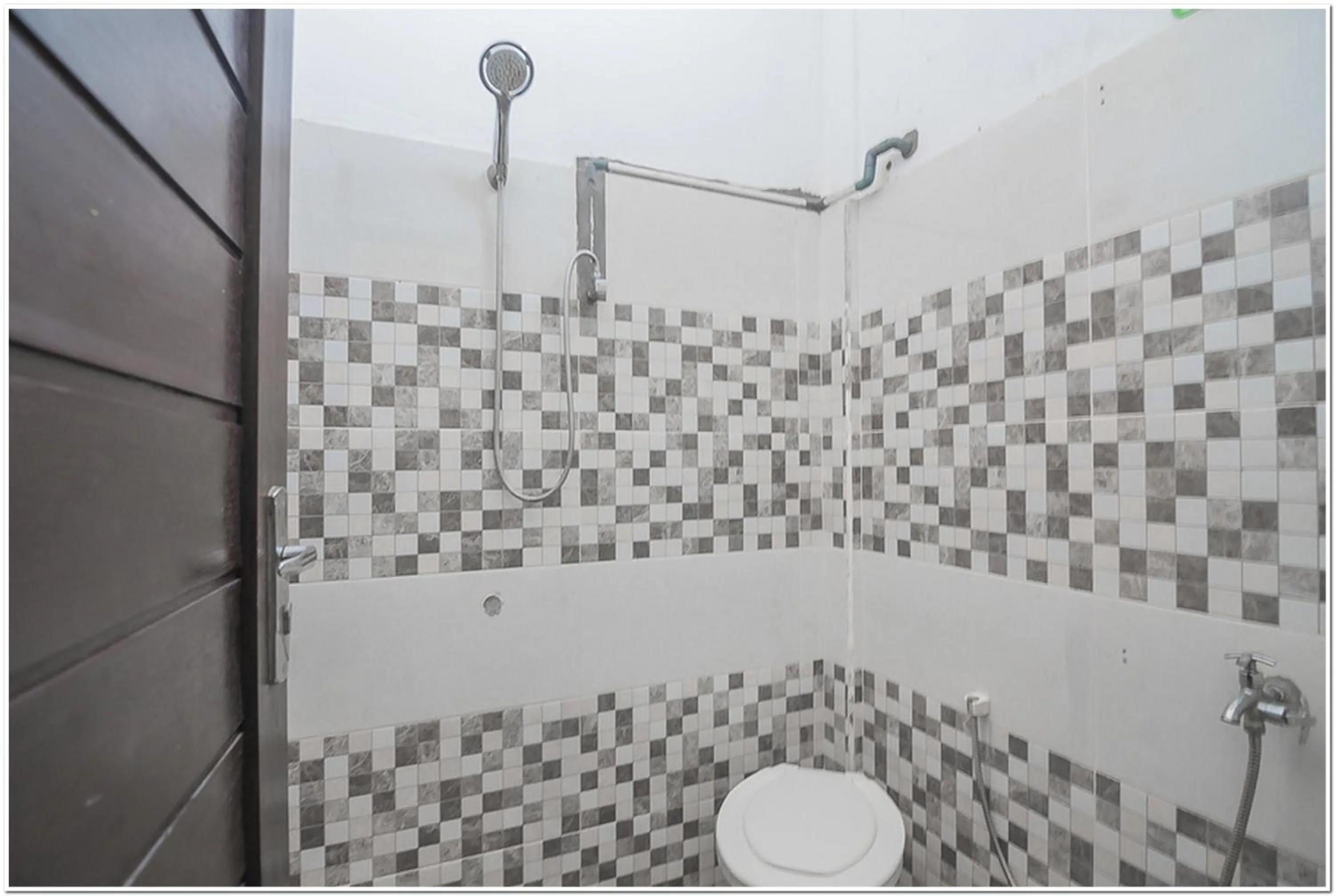 Bathroom in RedDoorz near Lapangan Tenis Balikpapan