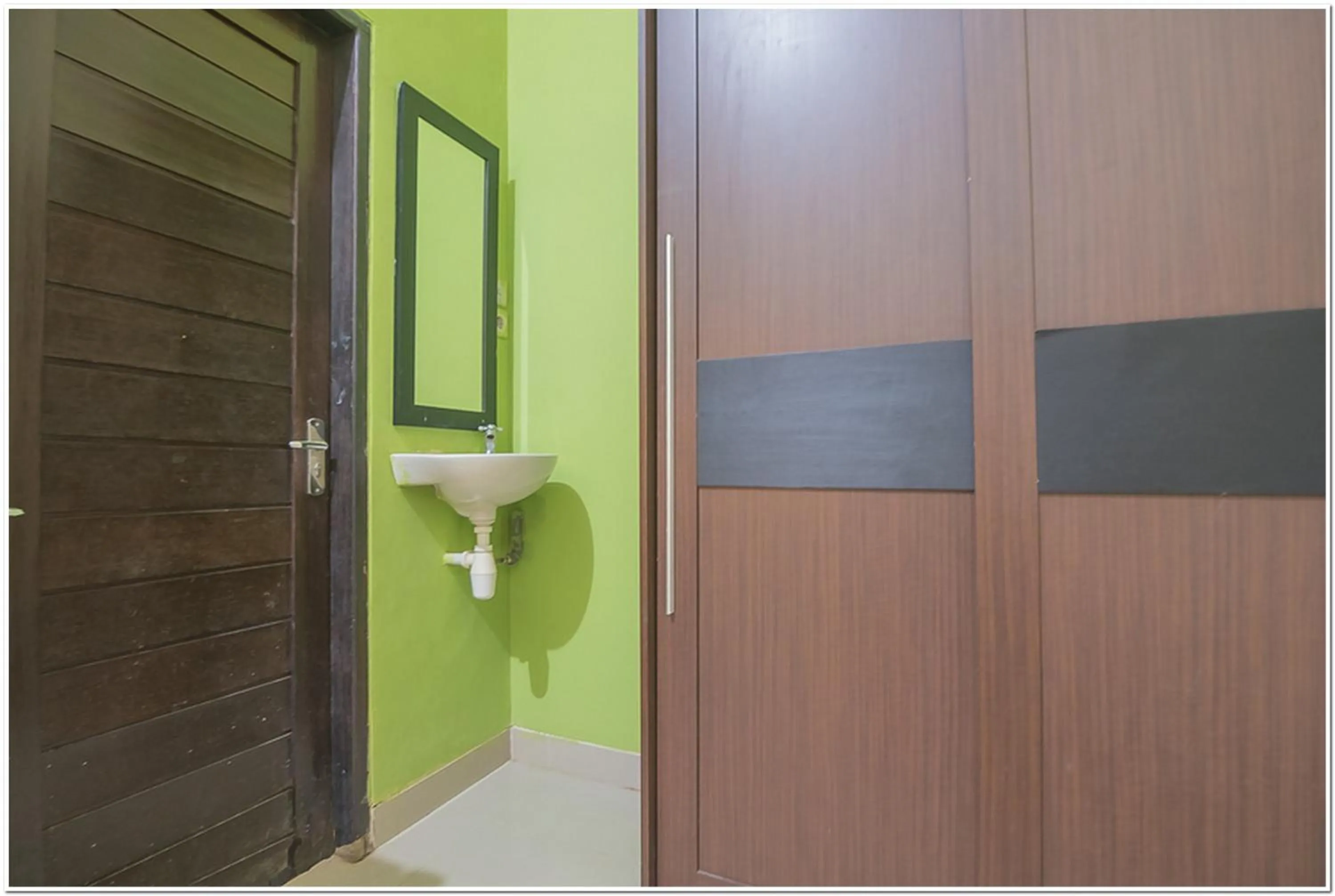 Bedroom in RedDoorz near Lapangan Tenis Balikpapan