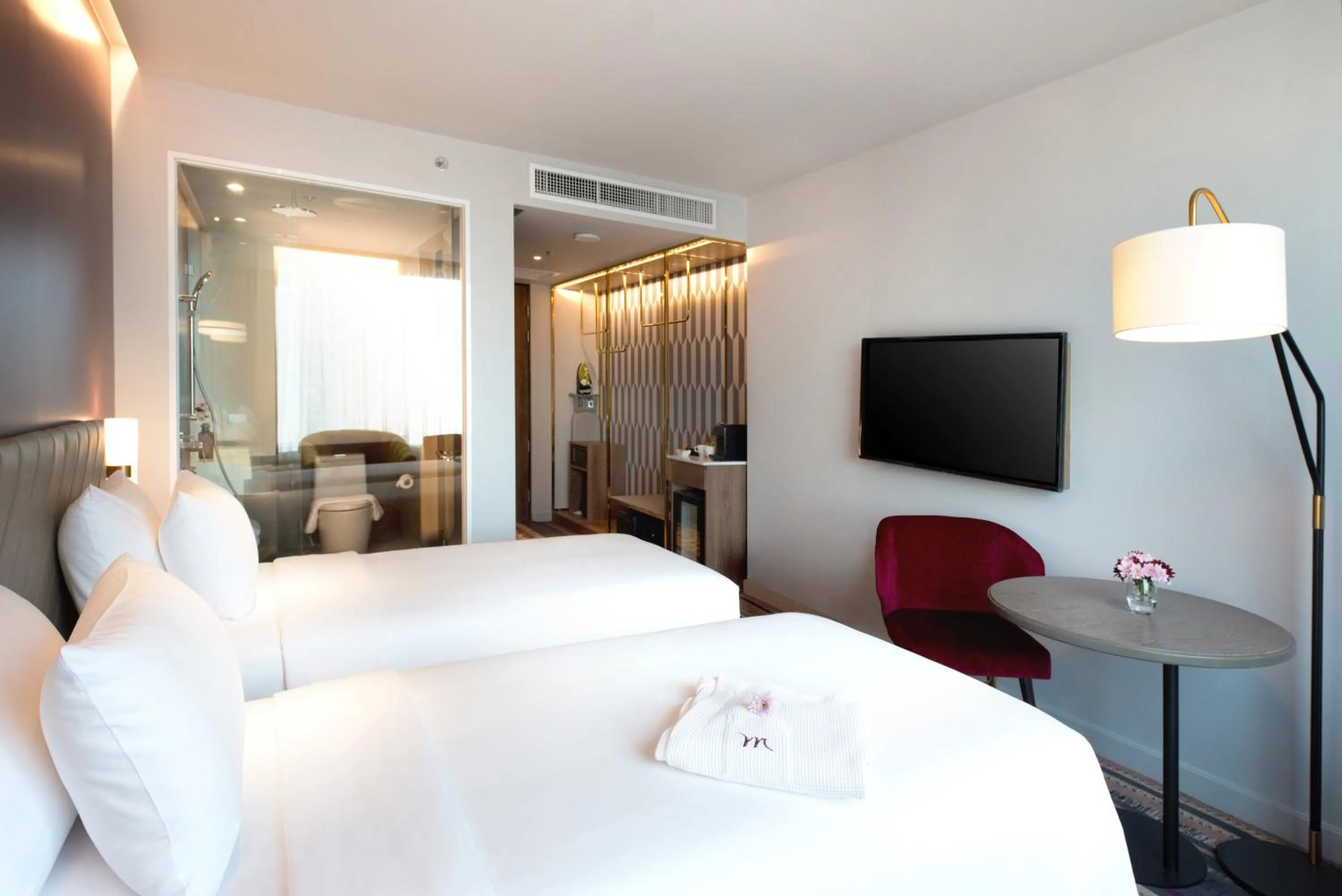 Bed in Mercure Bangkok Sukhumvit 24