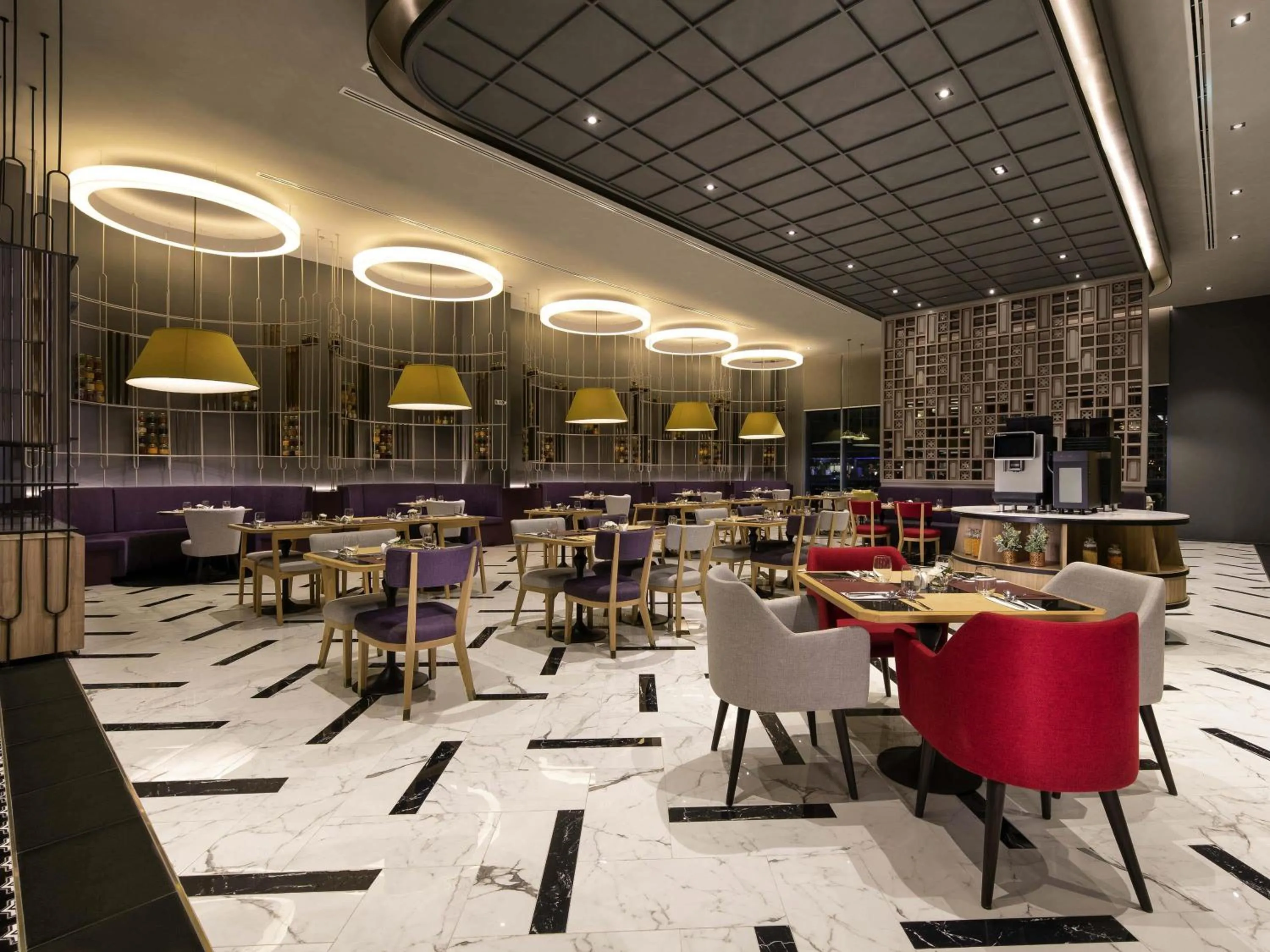 Restaurant/places to eat in Mercure Bangkok Sukhumvit 24