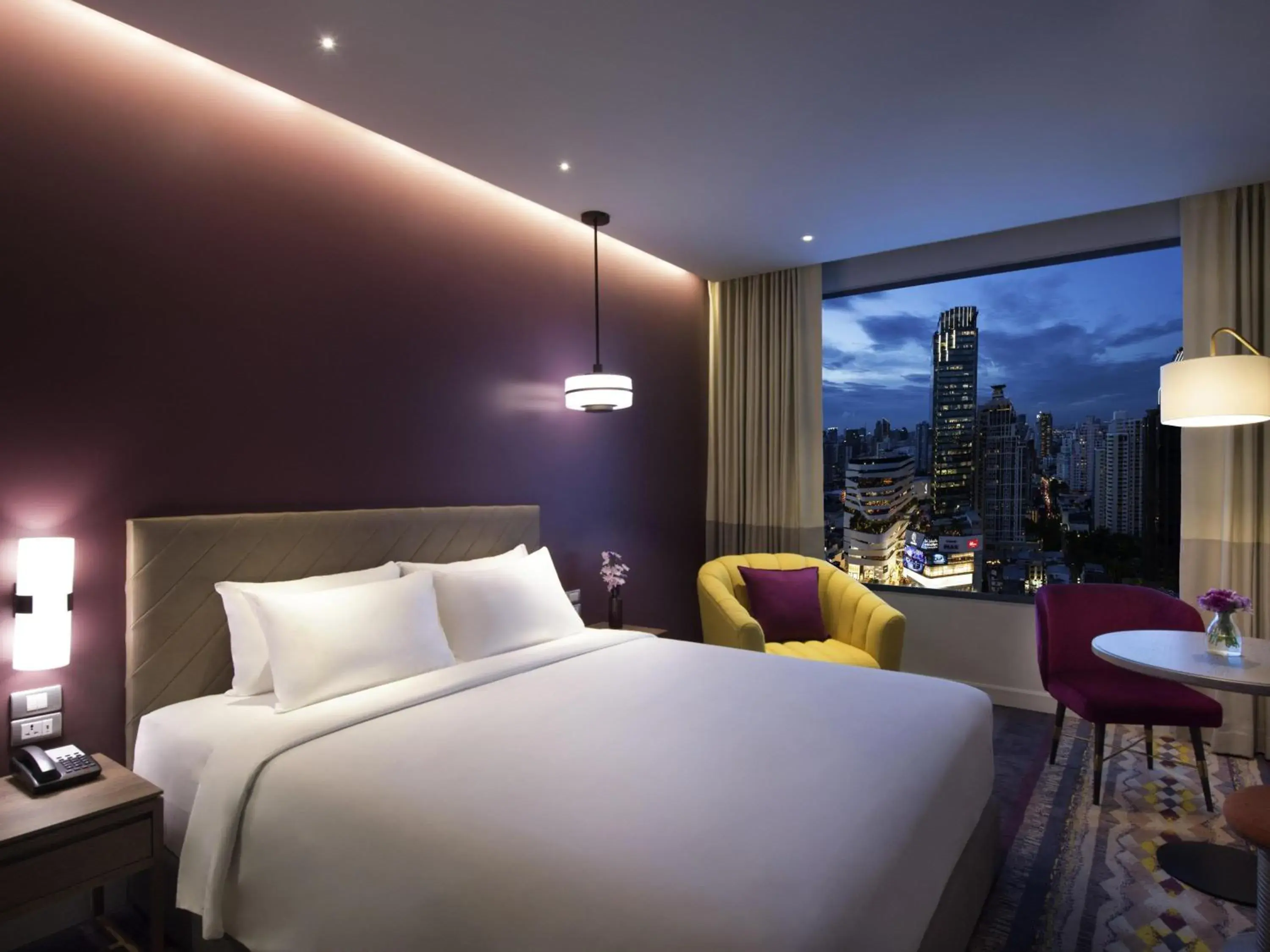 Superior King Room with City View in Mercure Bangkok Sukhumvit 24 Superior King Room with City View in Mercure Bangkok Sukhumvit 24