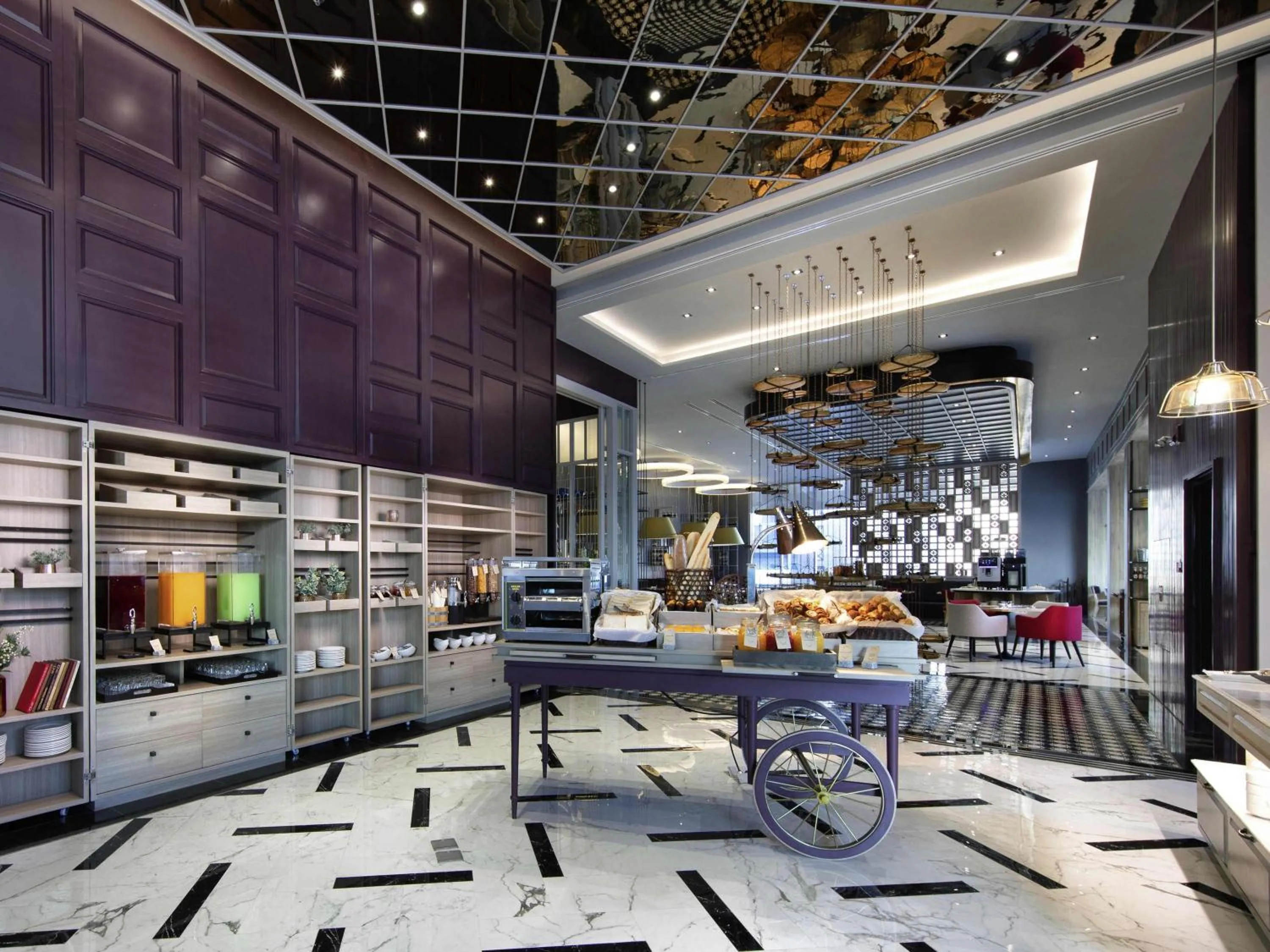 Restaurant/places to eat in Mercure Bangkok Sukhumvit 24