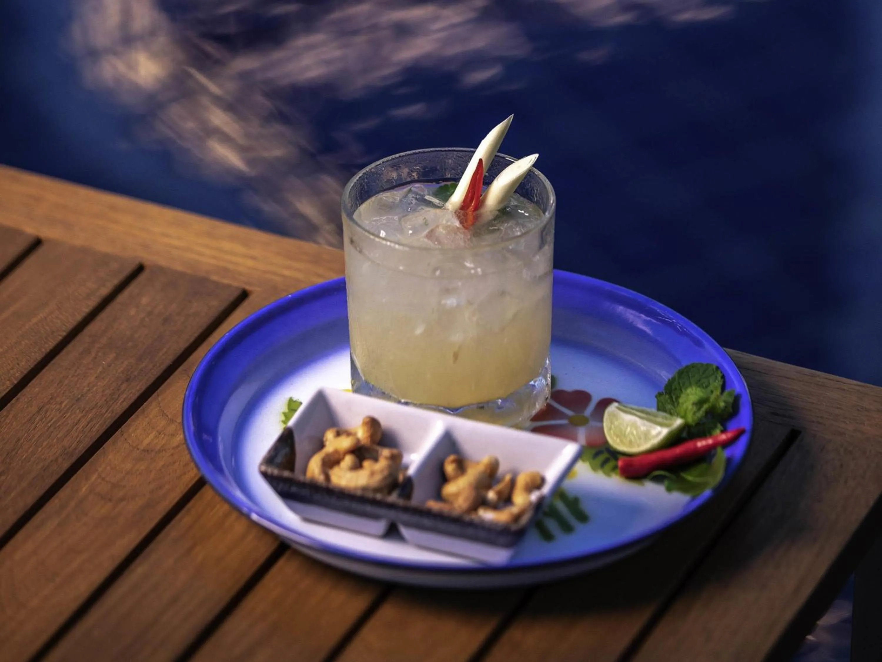 Lounge or bar in Mercure Bangkok Sukhumvit 24