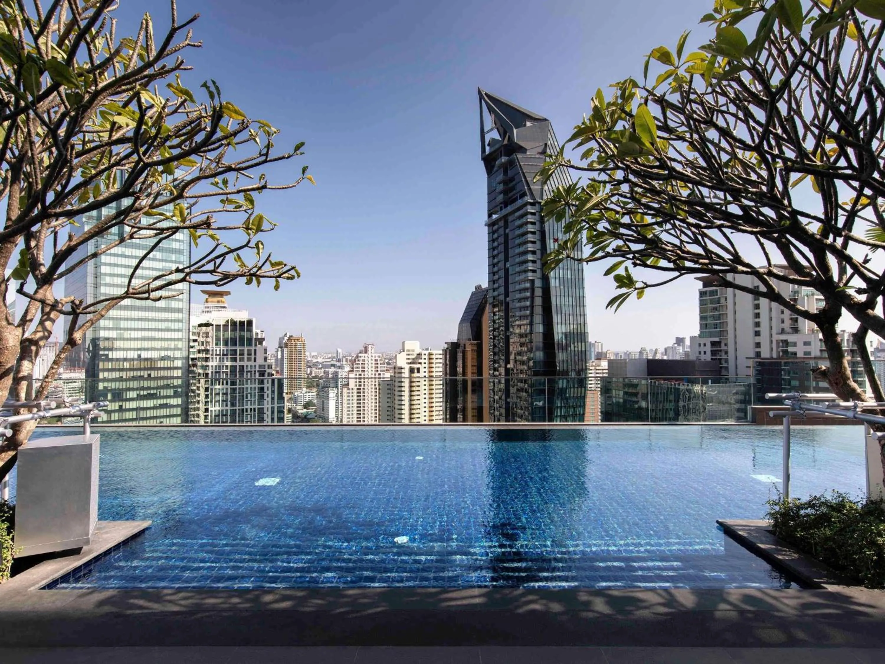 Pool view in Mercure Bangkok Sukhumvit 24