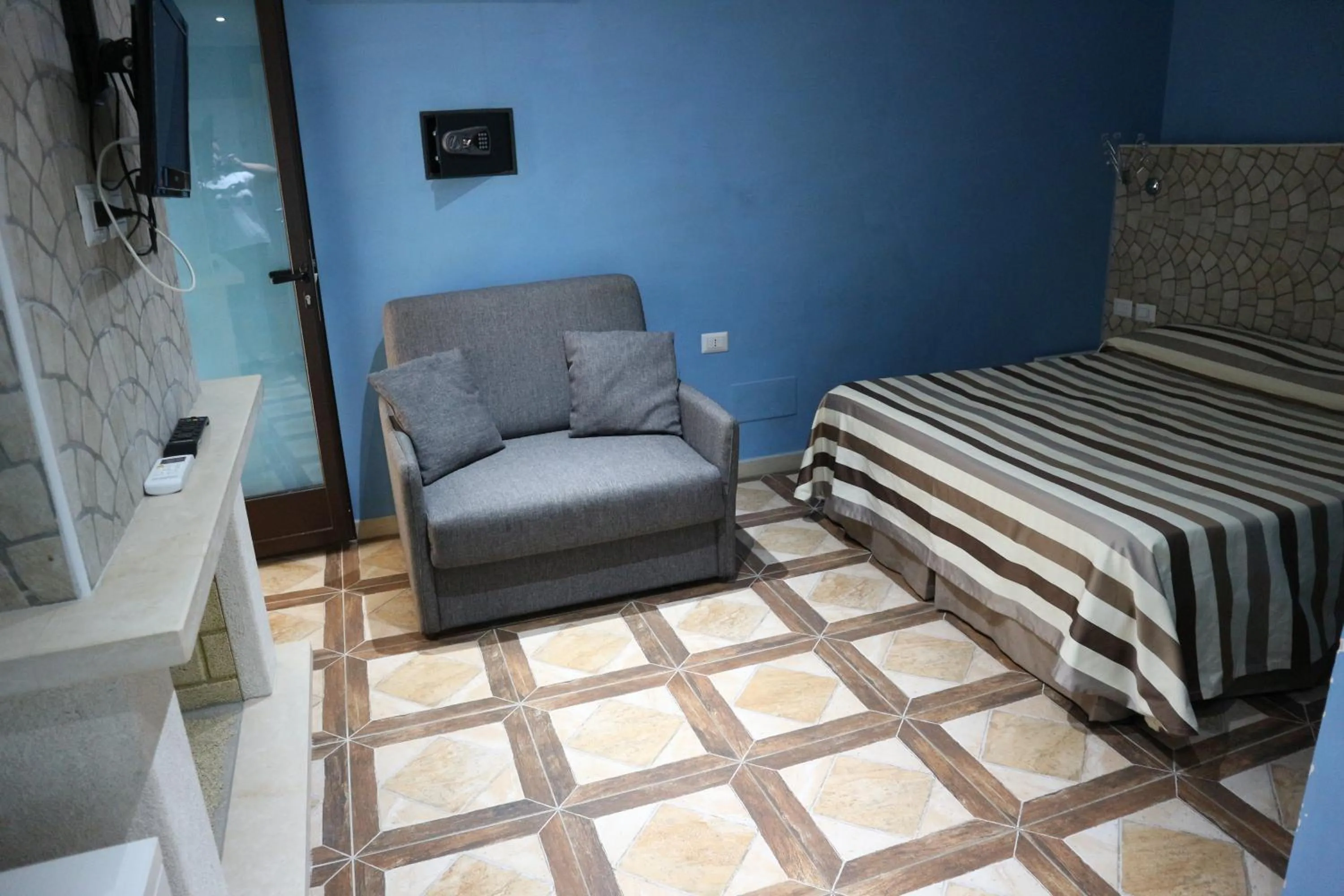 Living room, Bed in torquemada beach club