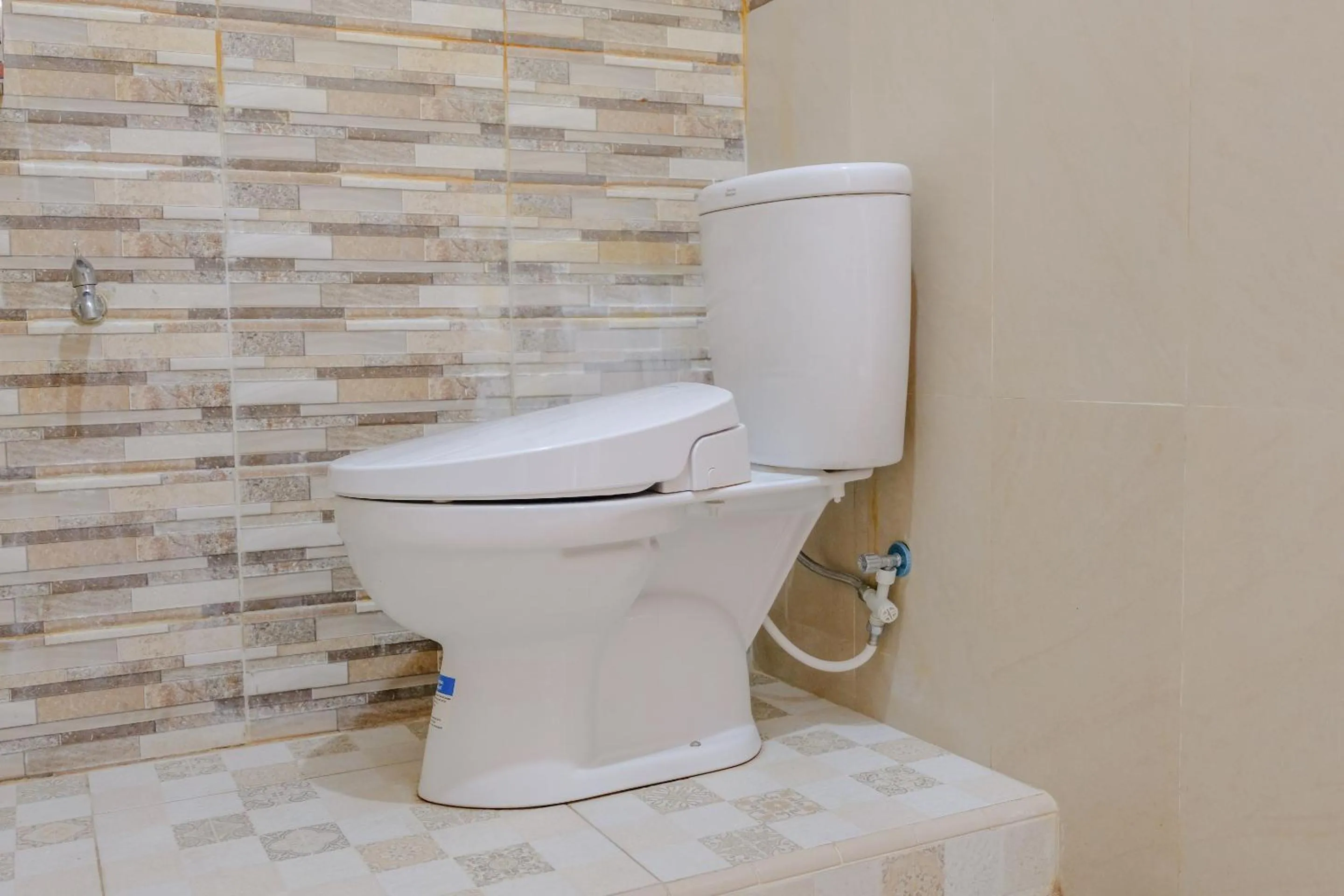 Bathroom in OYO 1566 El Reyshi Family Residence Syariah