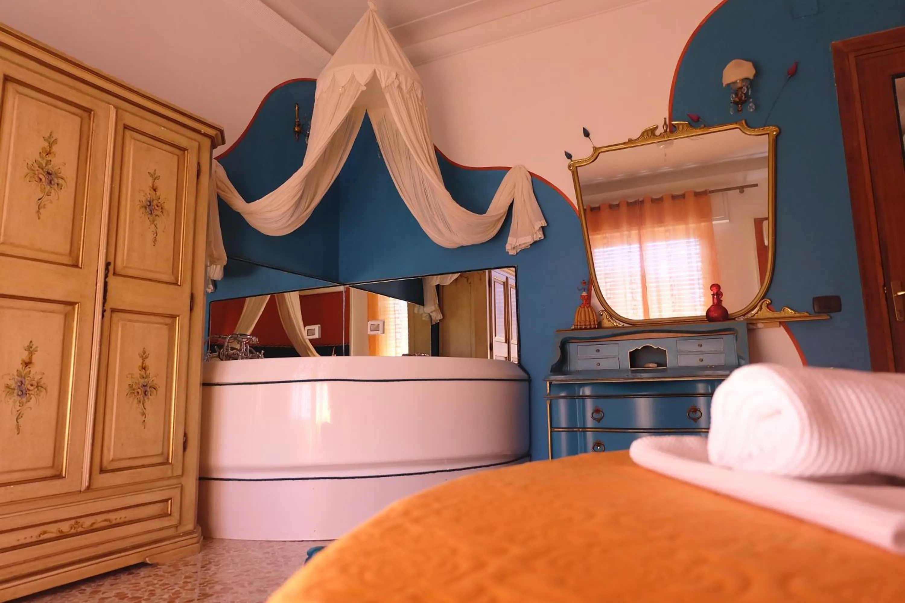 Hot Tub, Bed in Abali' Gran Sultanato