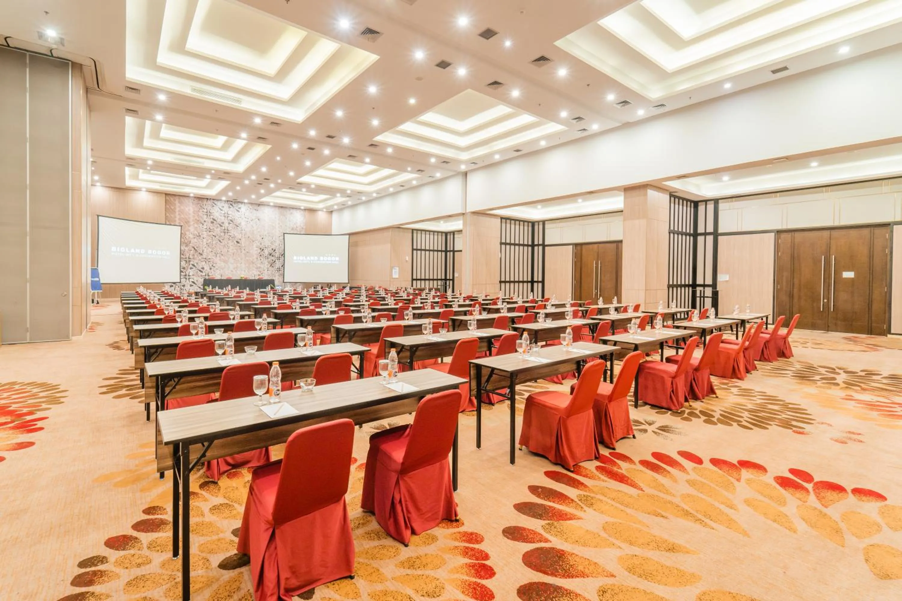 Meeting/conference room in Bigland Bogor Hotel Powered by Archipelago