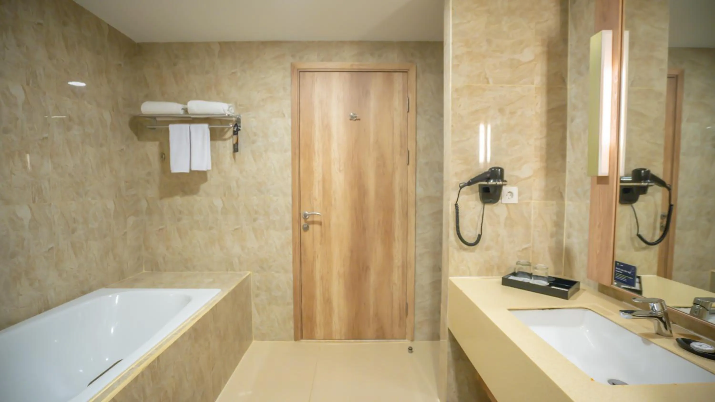 Bathroom in Bigland Bogor Hotel Powered by Archipelago