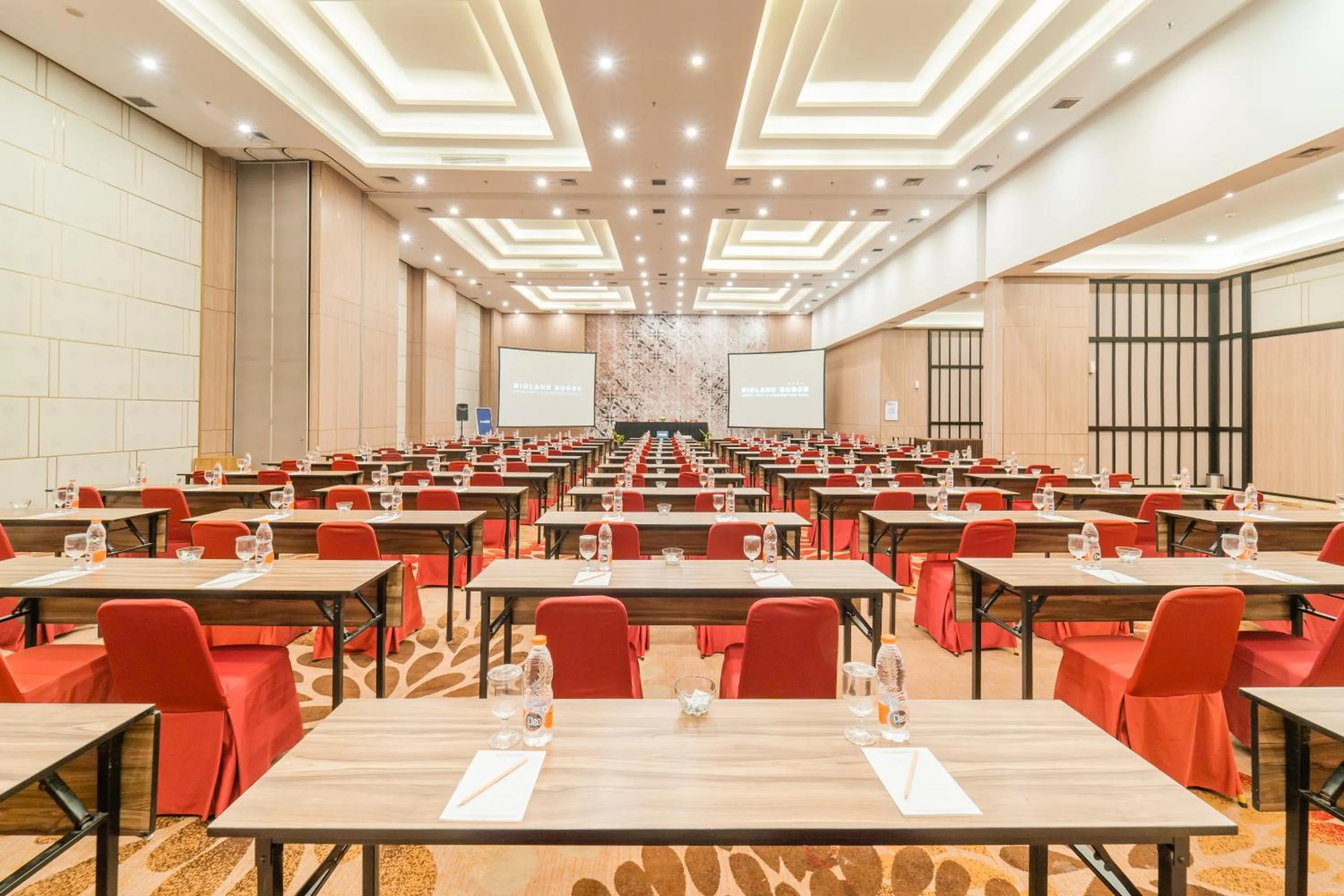 Meeting/conference room in Bigland Bogor Hotel Powered by Archipelago