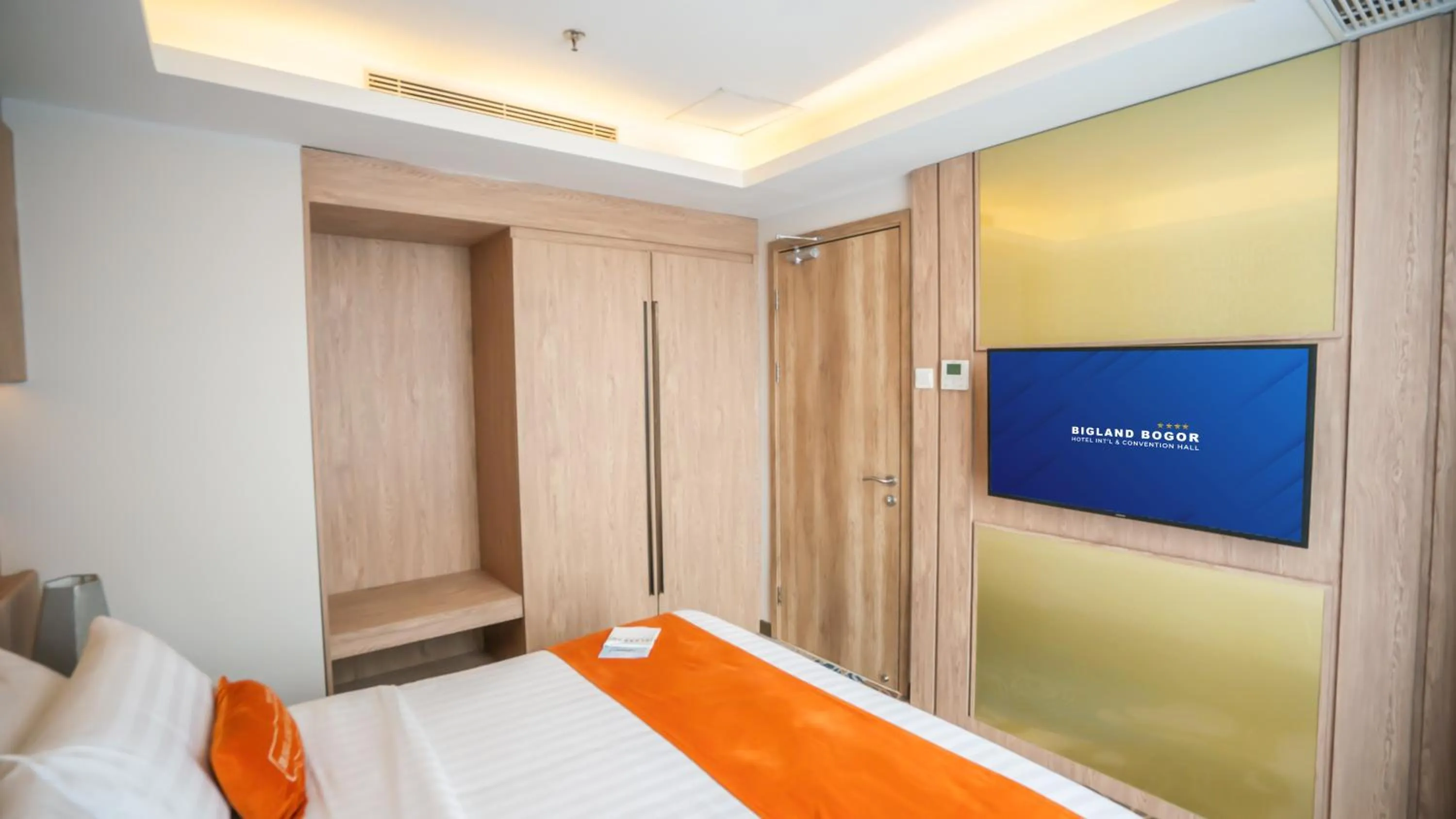 Bed in Bigland Bogor Hotel Powered by Archipelago