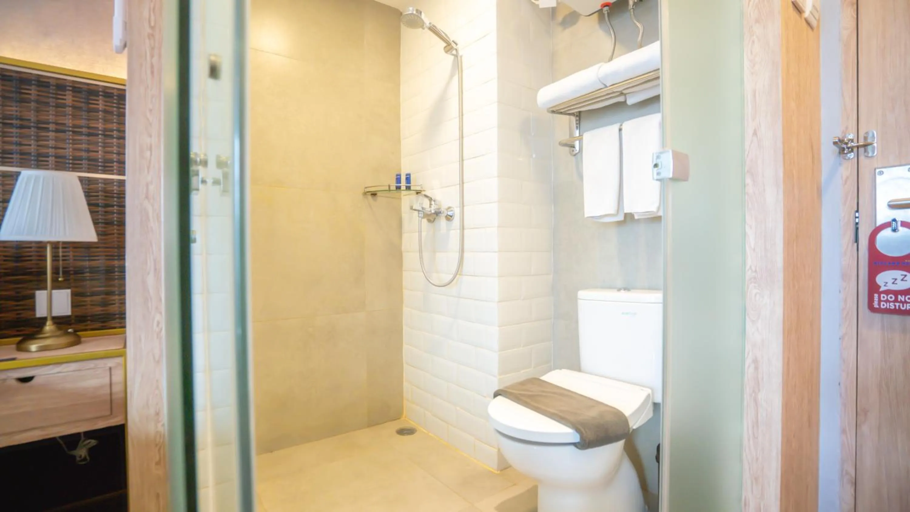 Bathroom in Bigland Bogor Hotel Powered by Archipelago