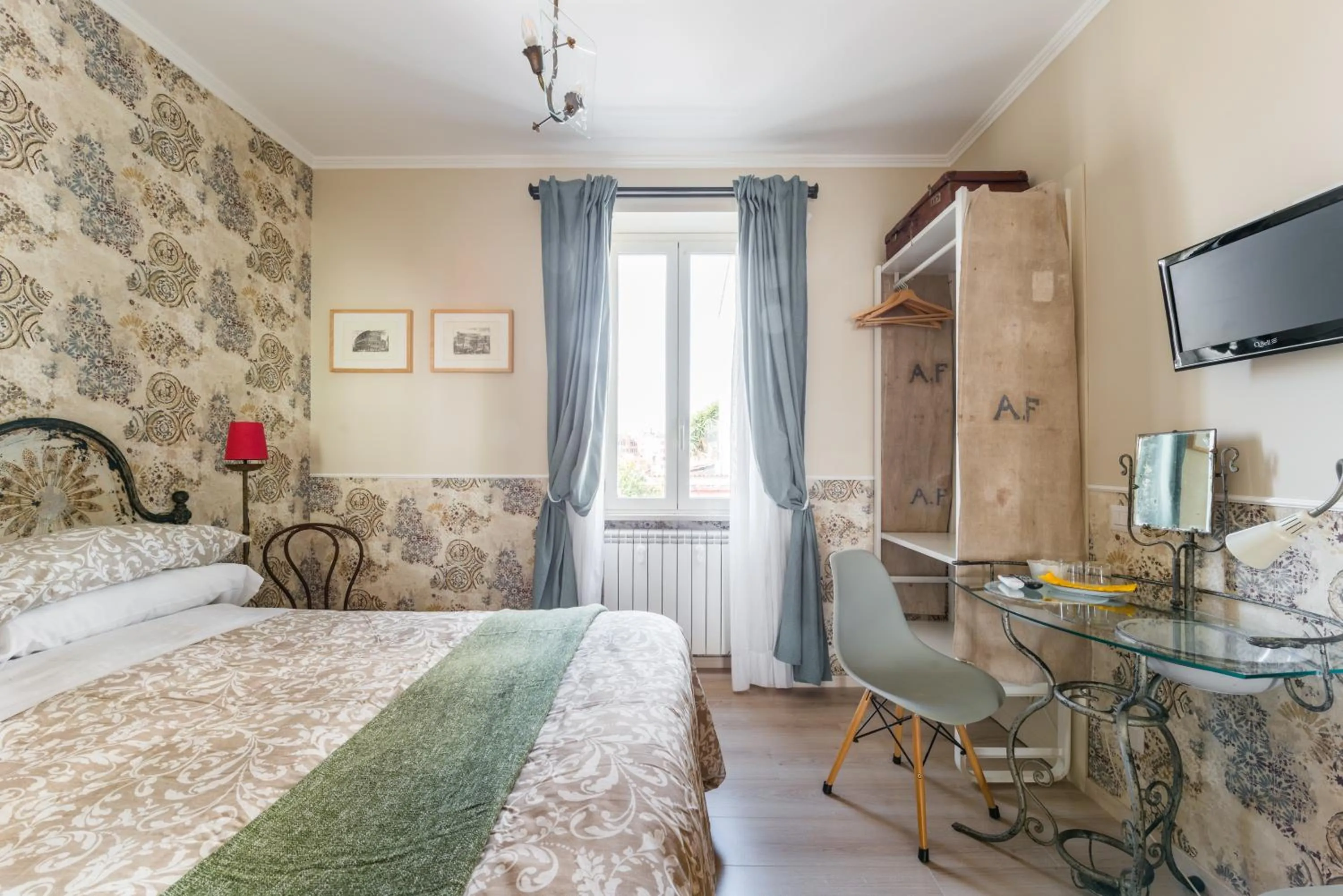 Photo of the whole room, Bed in Abbraccia Morfeo Roma