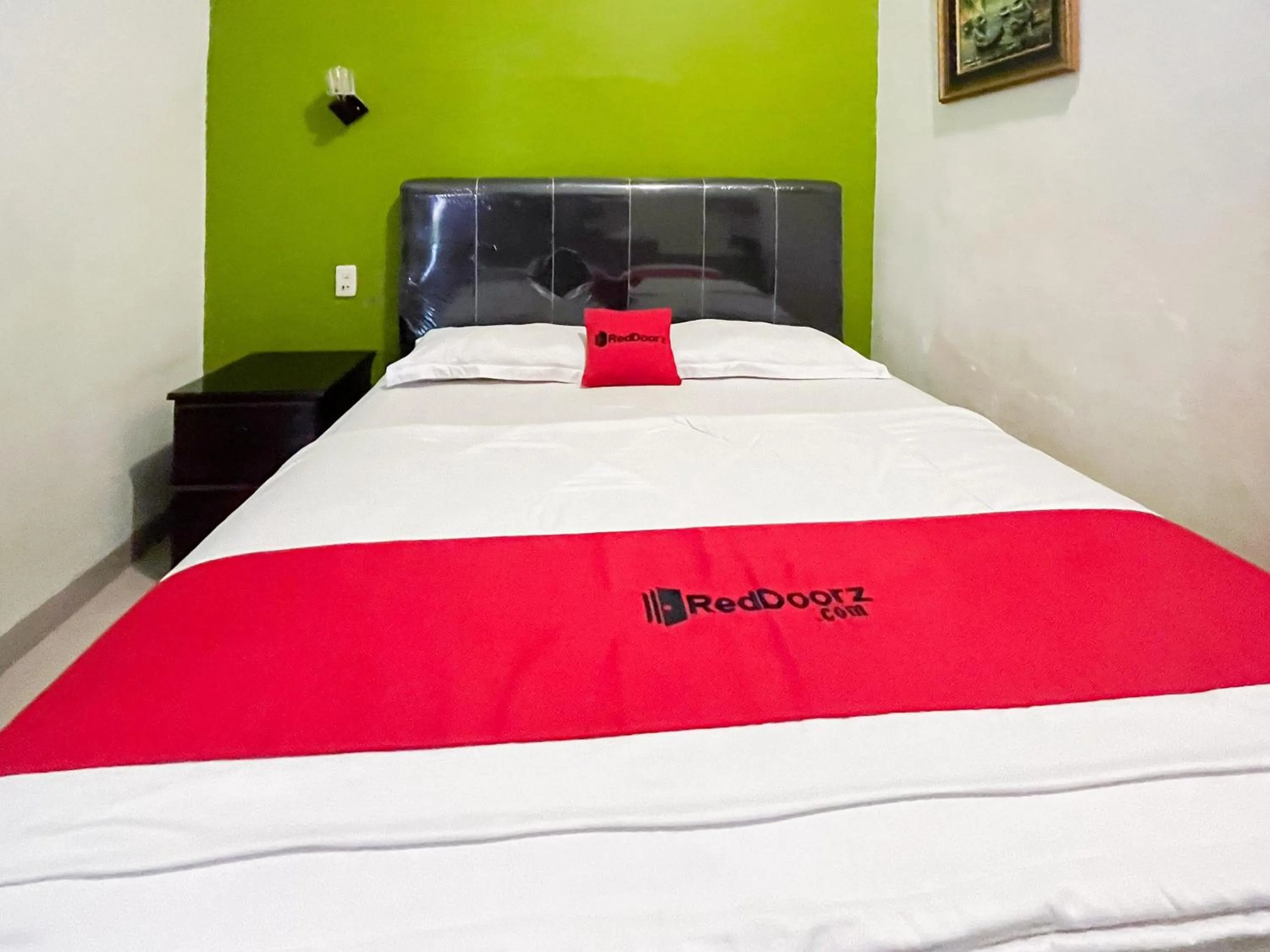 Bed in OYO 1500 Mh Homestay