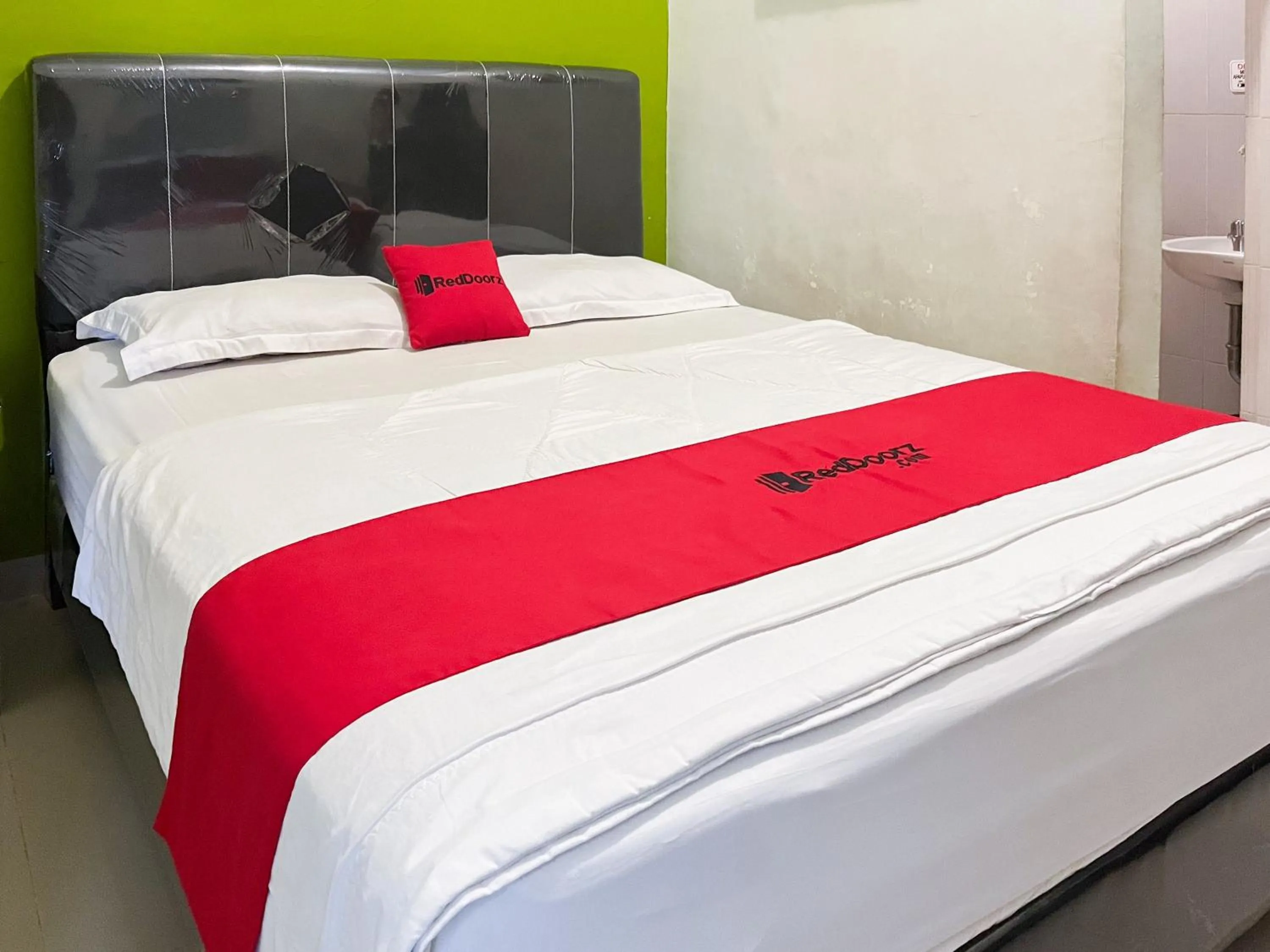 Bed in OYO 1500 Mh Homestay