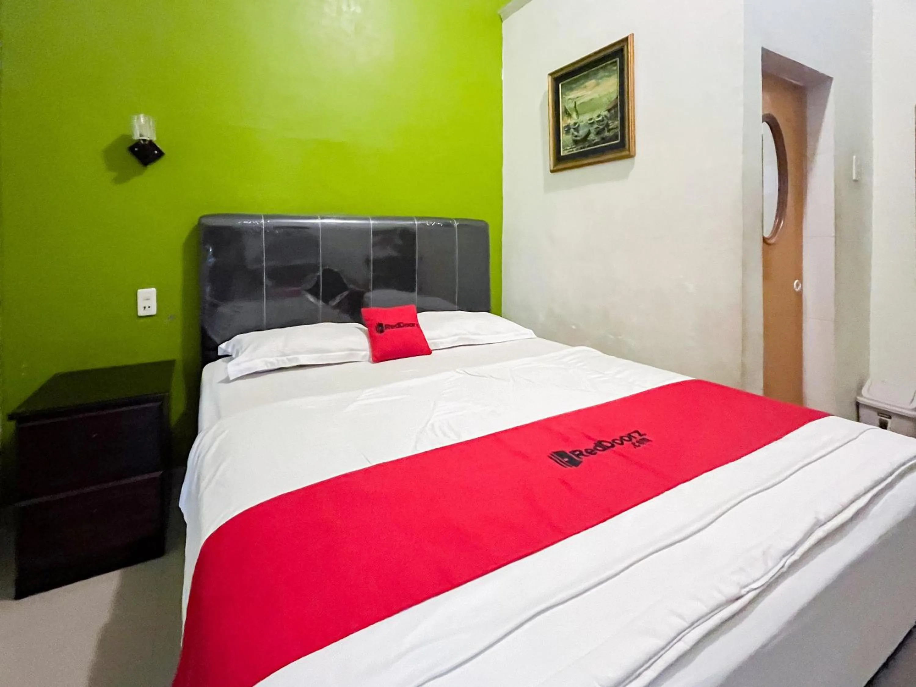 Bed in OYO 1500 Mh Homestay