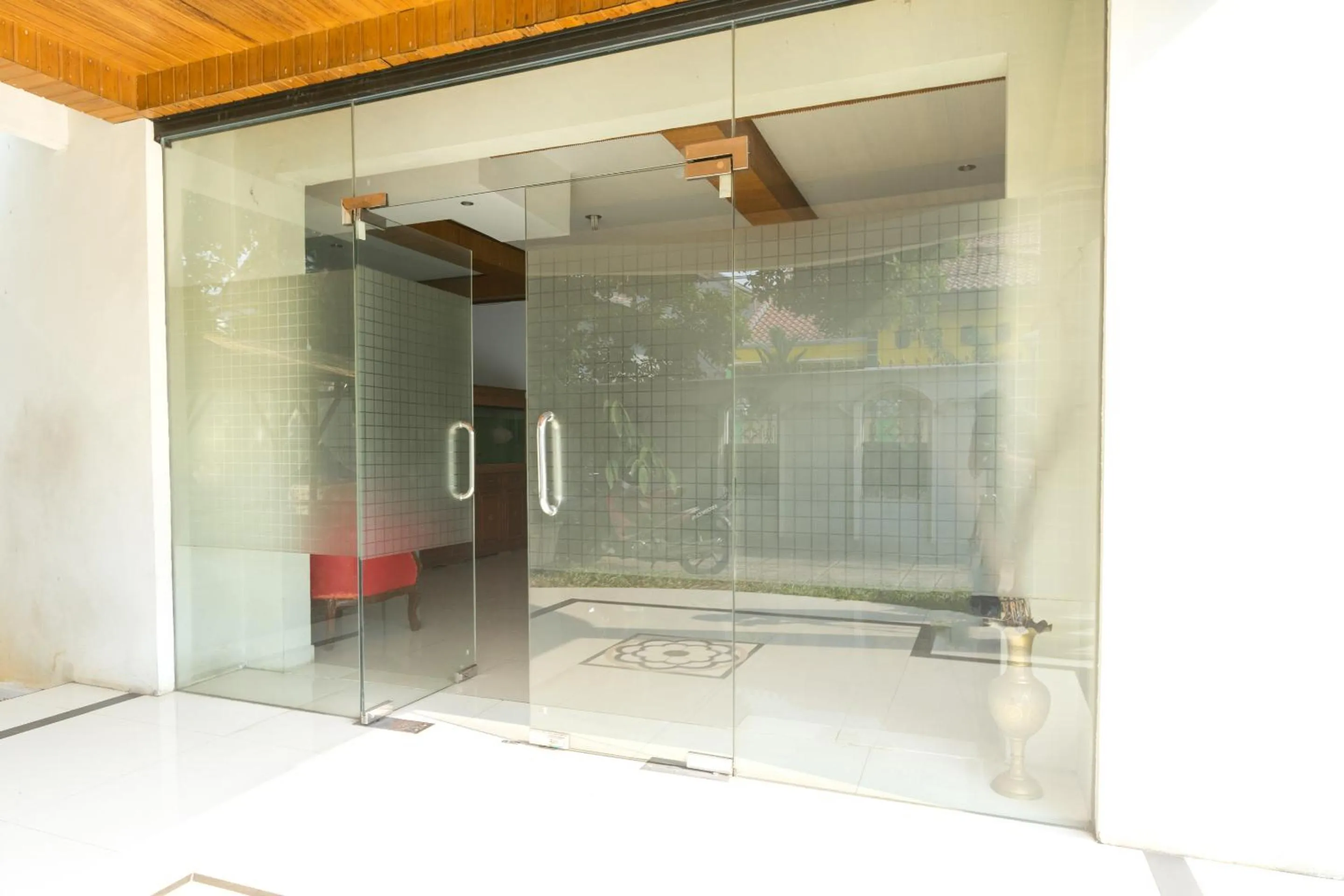 Facade/entrance, Bathroom in OYO 1421 Kasmaran Guest House Syariah