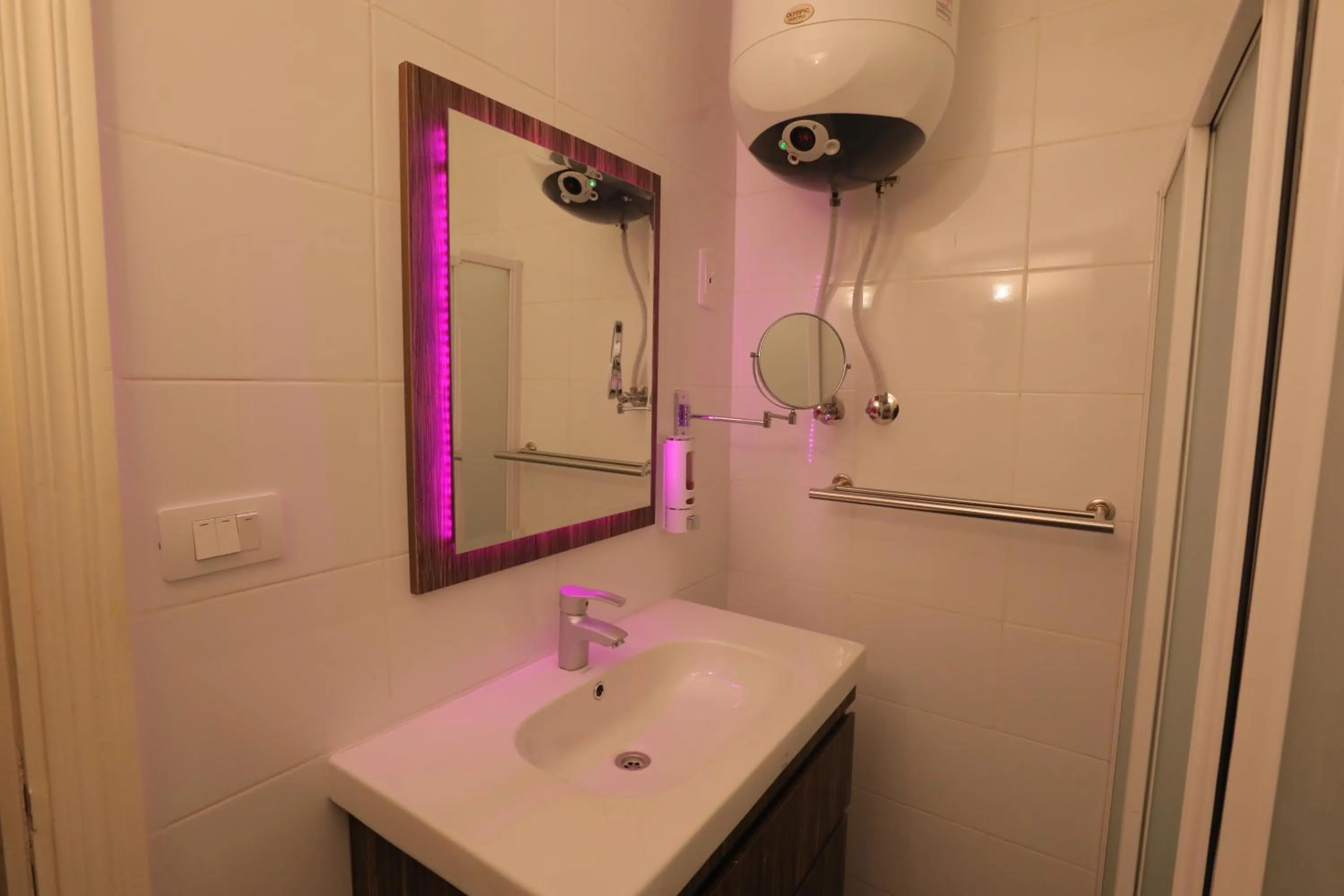 Shower in Pyramids Gem Plaza Powered By Look