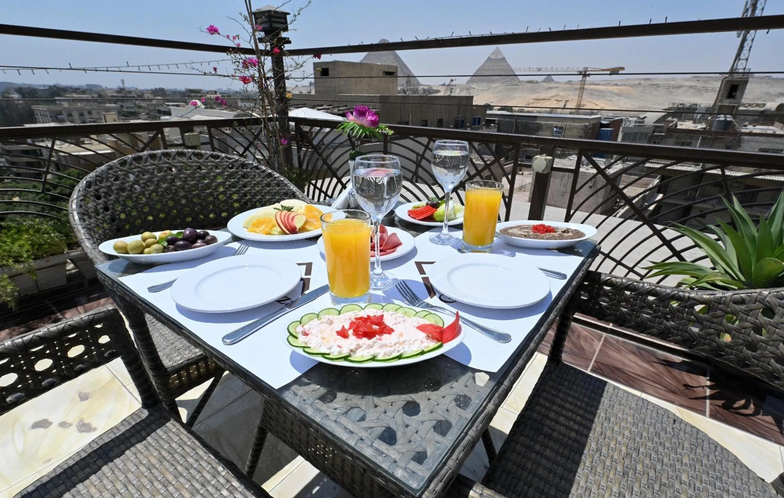 Restaurant/places to eat in Pyramids Gem Plaza Powered By Look