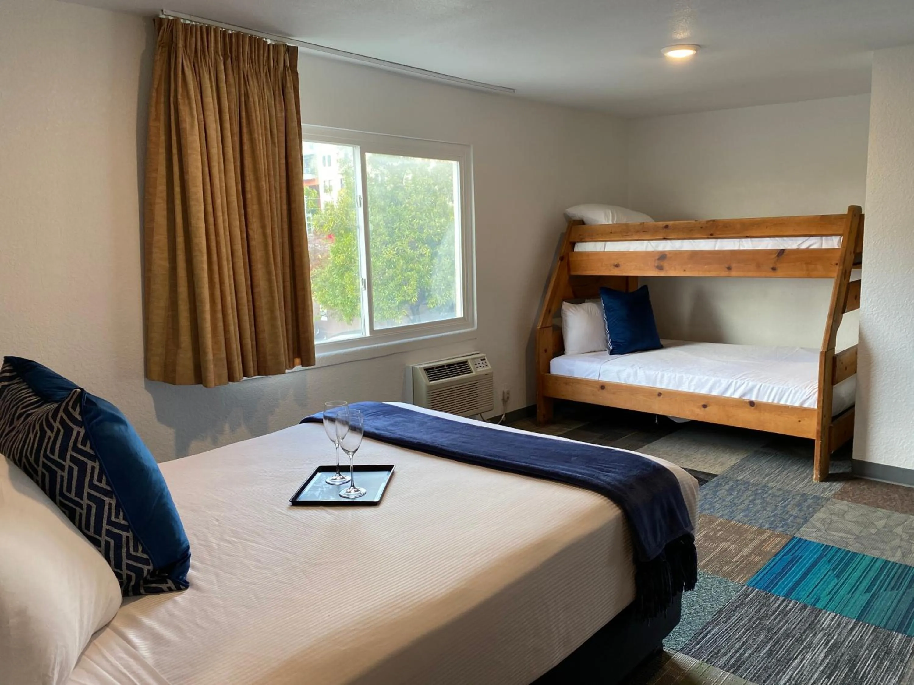 Photo of the whole room in Pacific Inn and Suites