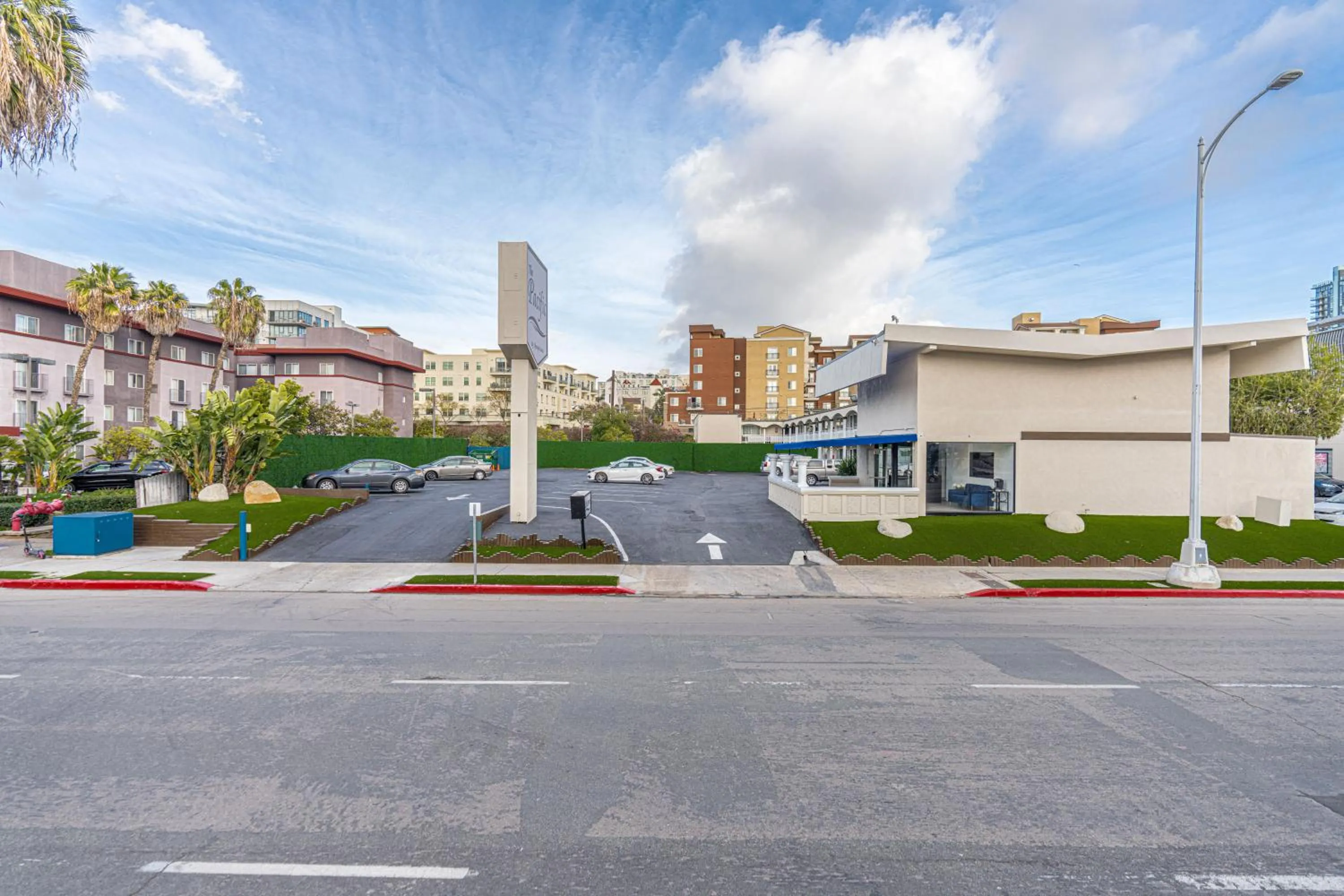 Property Building in Pacific Inn and Suites