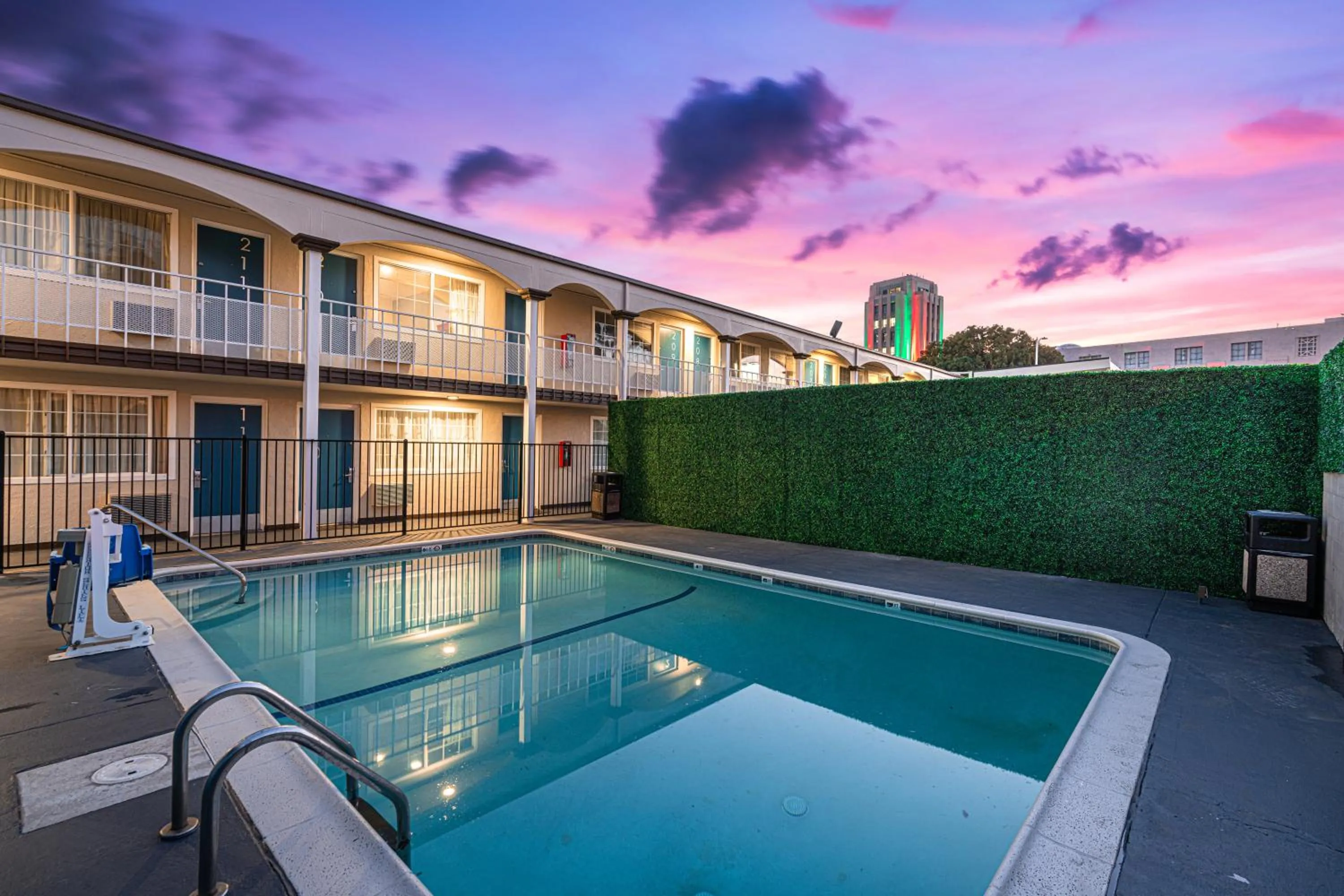 Swimming Pool in Pacific Inn and Suites